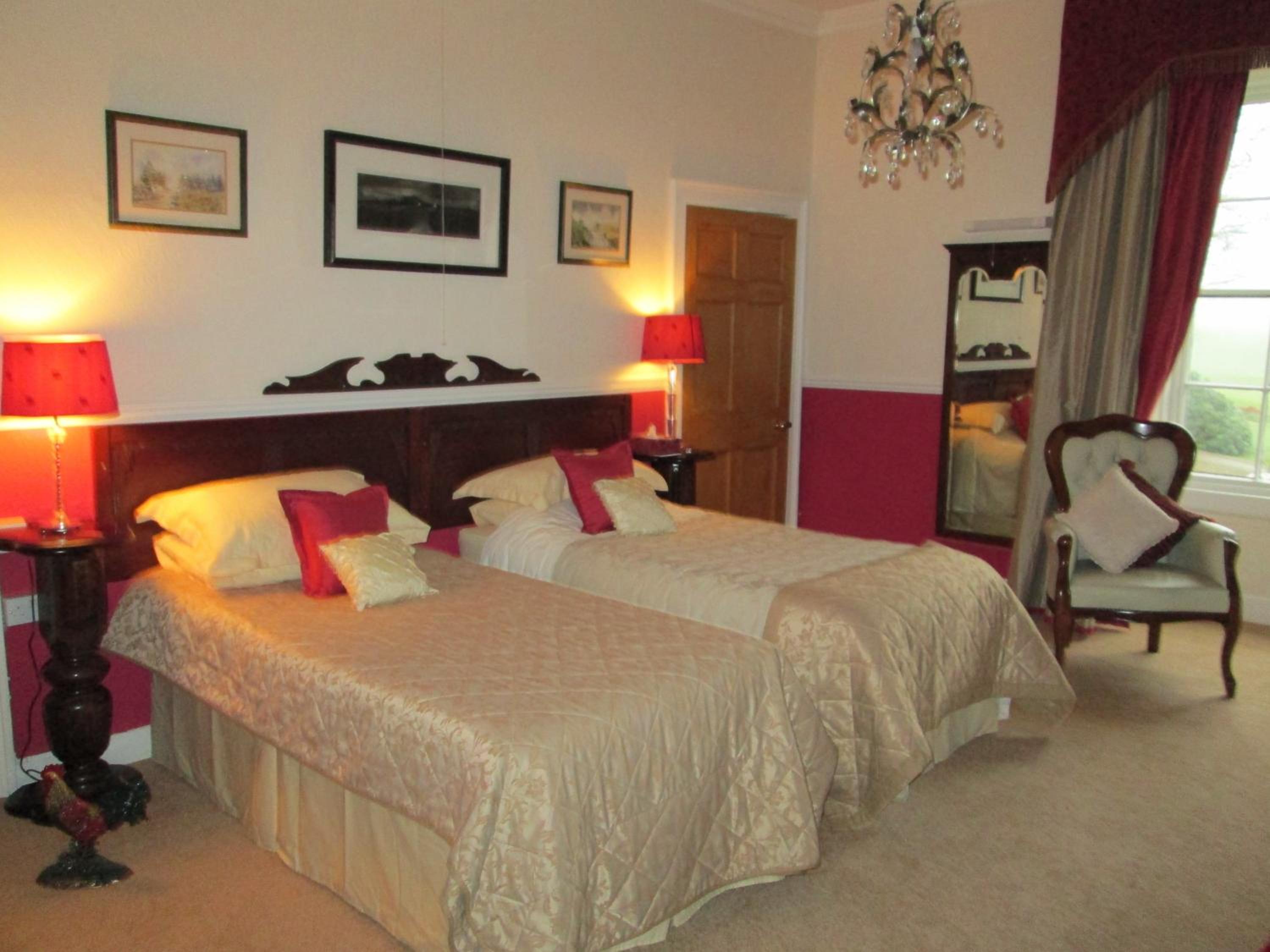 Deluxe Super King or Twin Room with Garden View photo 2