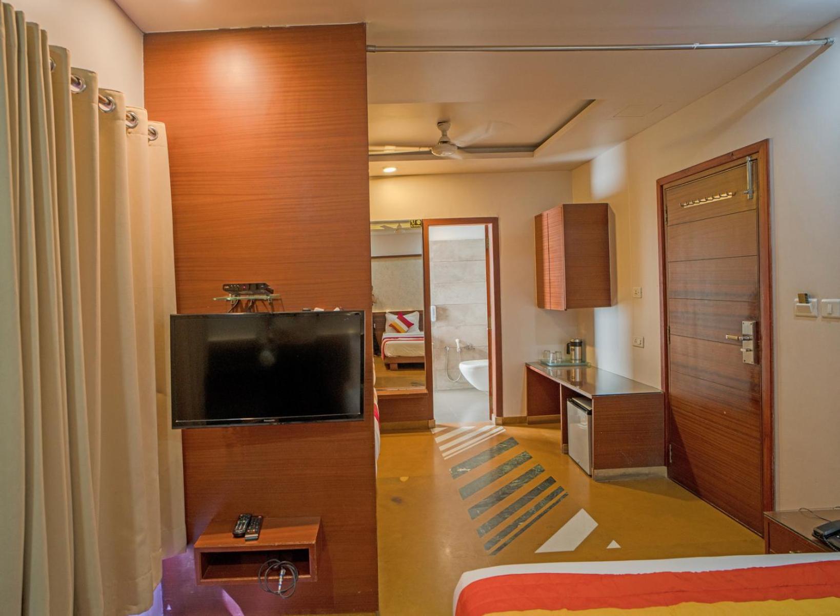 Deluxe Triple Room (Sanitized)): 10% off on Room Upgrade, Subject to availability, 20% off on Meal Upgrade, 10% off on Two -way Airport Transfer, 10% Off on Early Check-in upto 2 hours {Subject to Availability}, Free Linen Change - Photo 4