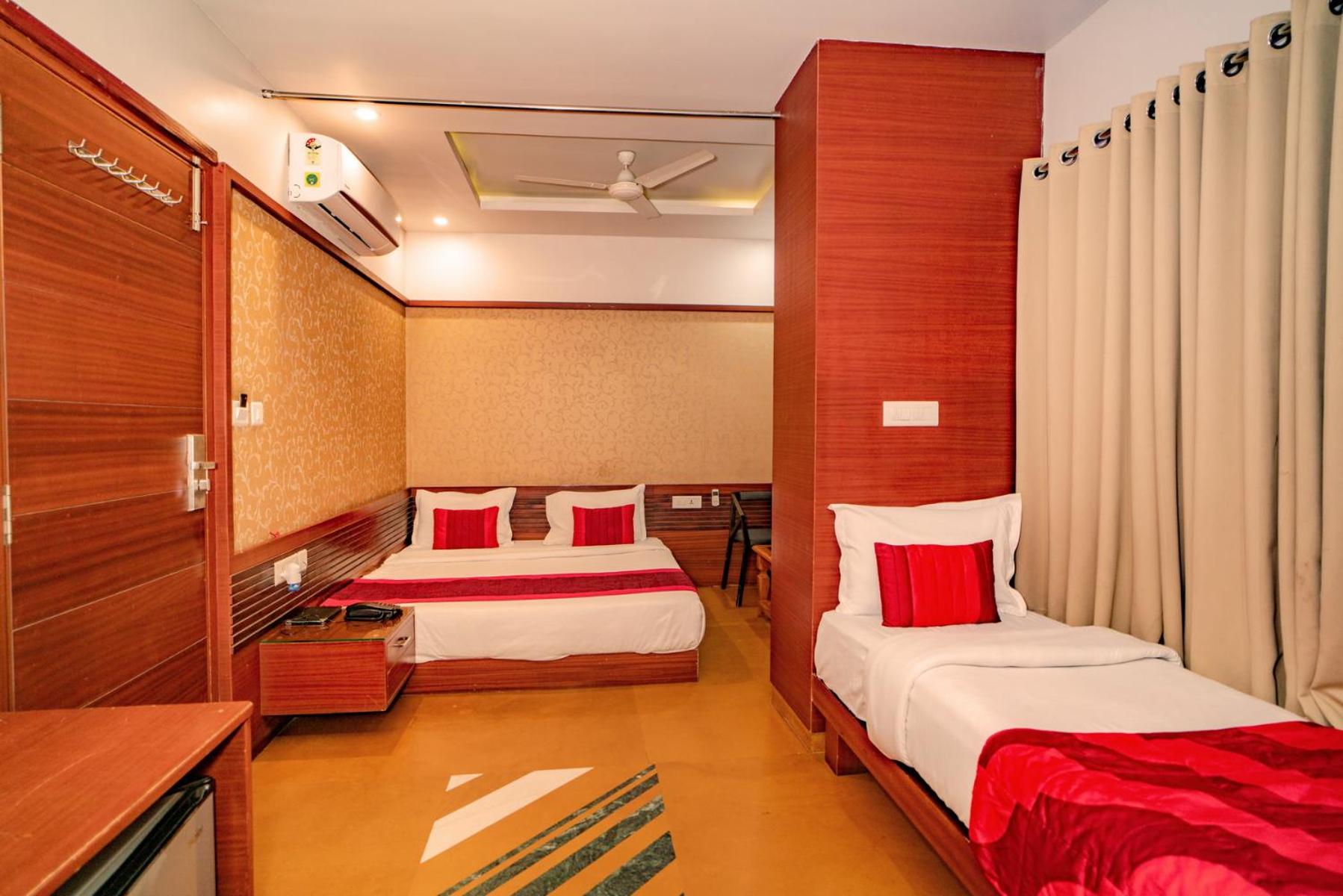 Deluxe Triple Room (Sanitized)): 10% off on Room Upgrade, Subject to availability, 20% off on Meal Upgrade, 10% off on Two -way Airport Transfer, 10% Off on Early Check-in upto 2 hours {Subject to Availability}, Free Linen Change - Photo 5