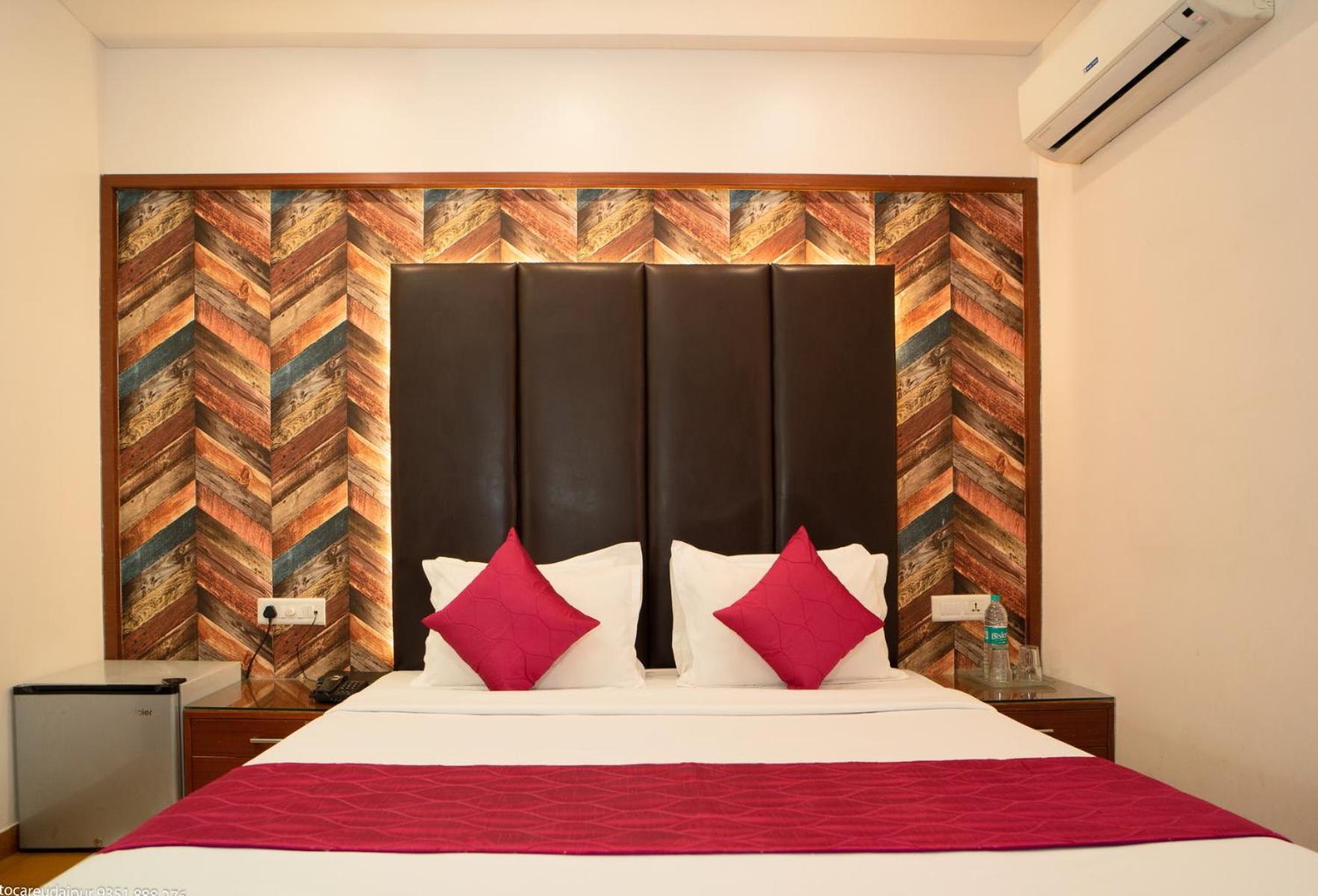 Deluxe Double Room (Sanitized): 10% off on Room Upgrade, Subject to availability, 20% off on Meal Upgrade, 10% off on Two -way Airport Transfer, 10% Off on Early Check-in upto 2 hours {Subject to Availability}, Free Linen Change photo 2