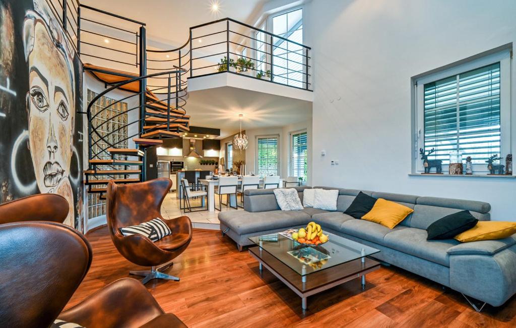 Three-Bedroom Villa photo 1