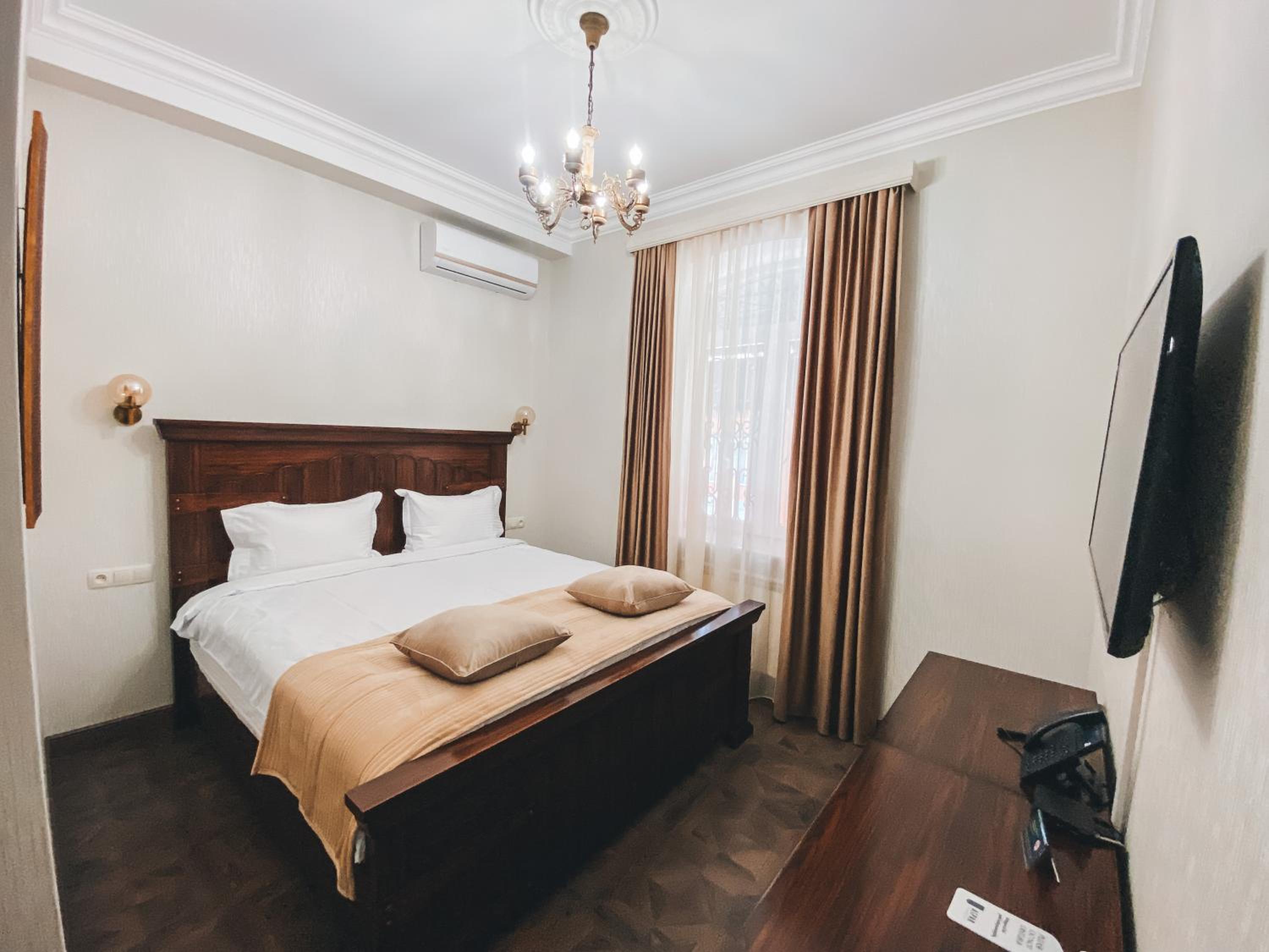 Deluxe Suite with Spa Bath