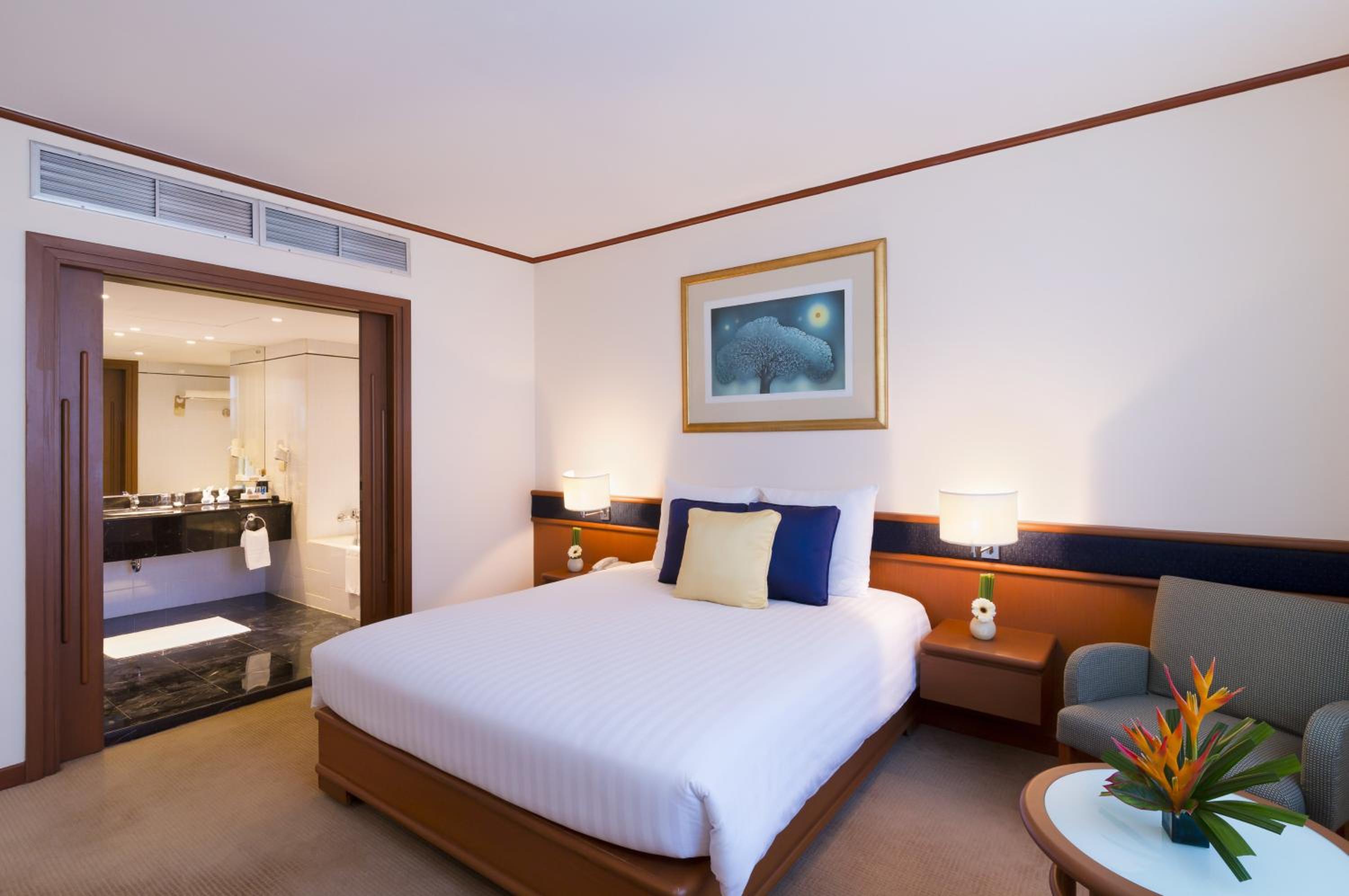 One-Bedroom Suite - Photo 3