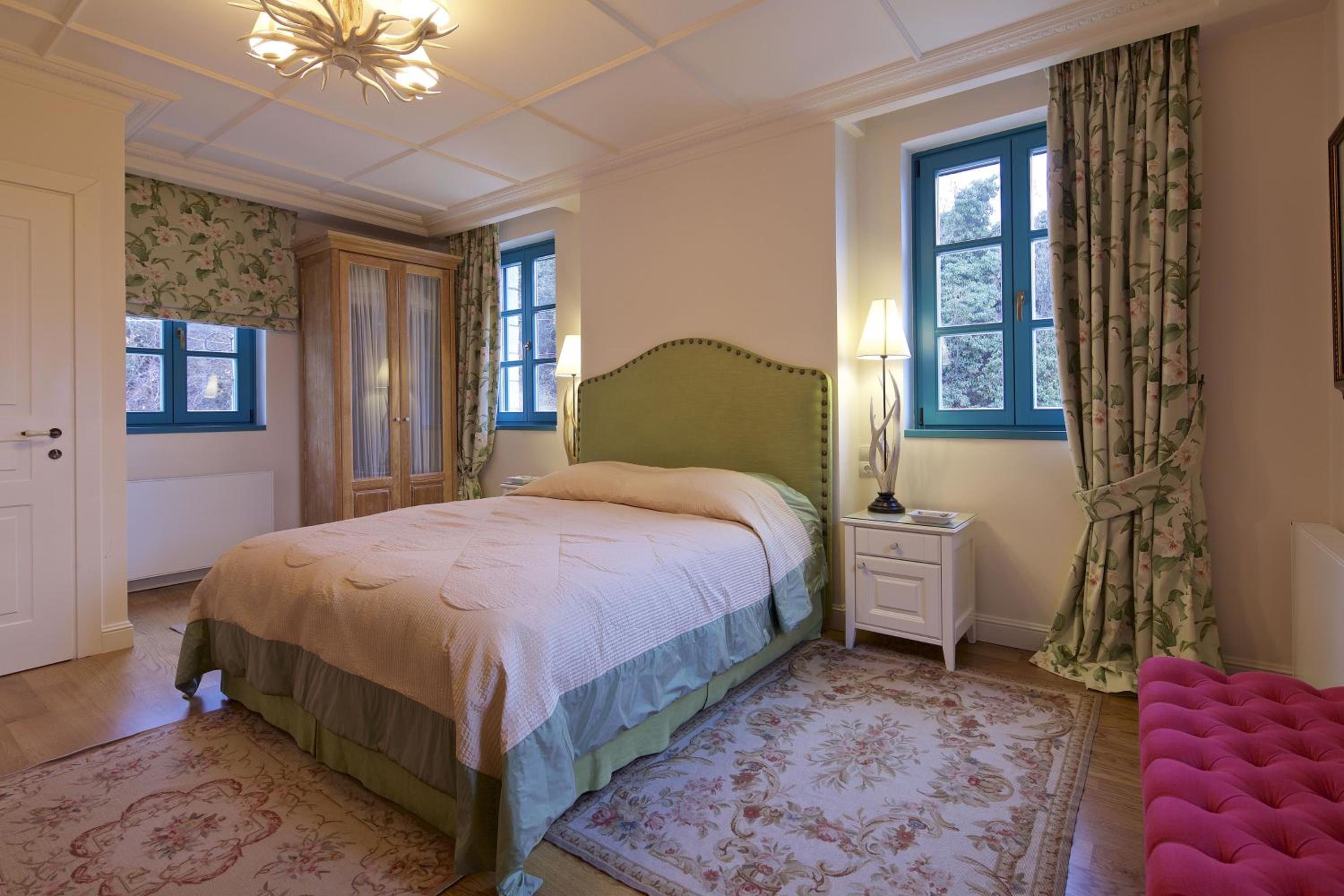 Executive Luxury Suite 65 m² with Fireplace