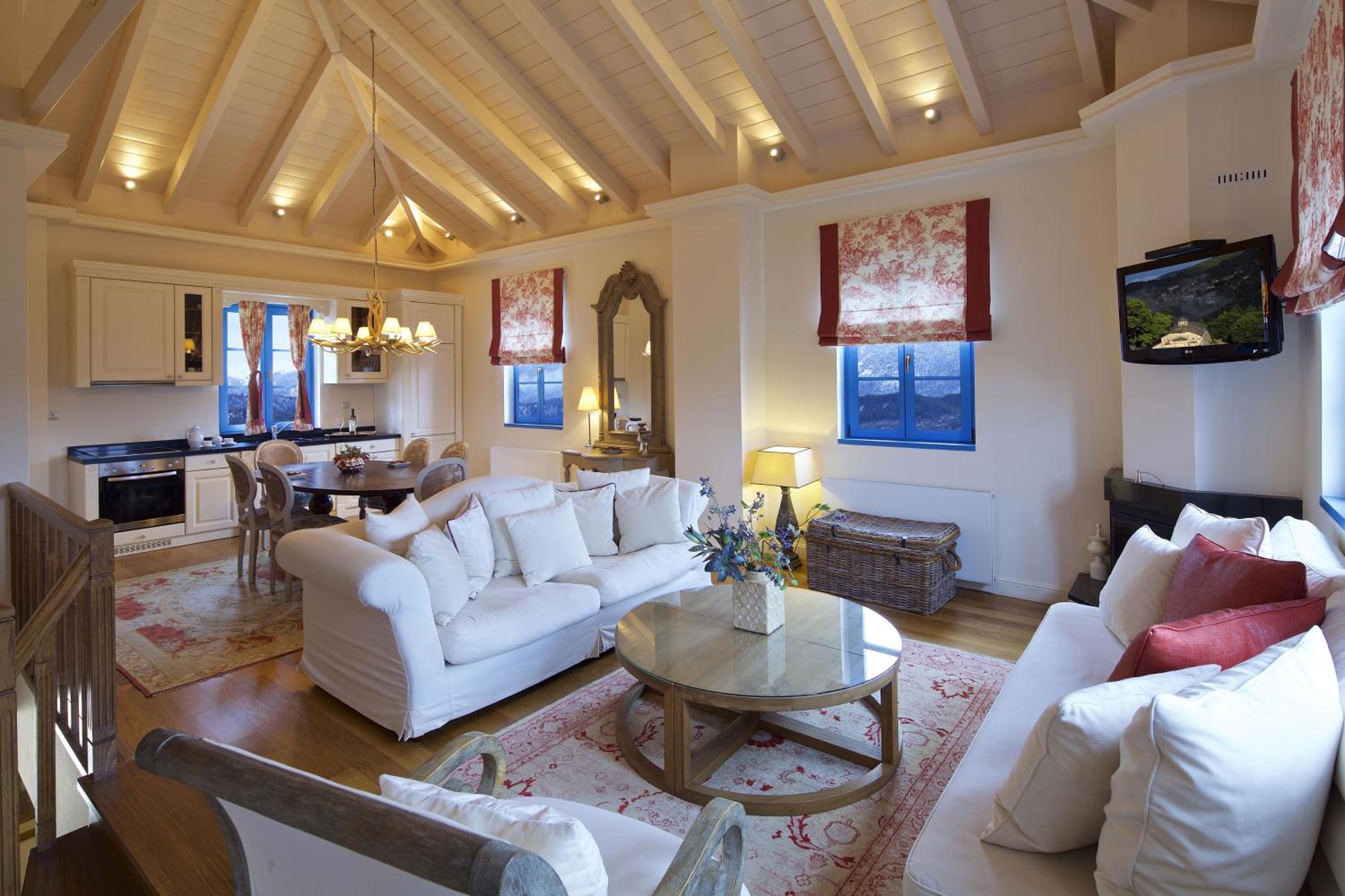 Two-Bedroom Grand Chalet 110 m² with Fireplace - Photo 1