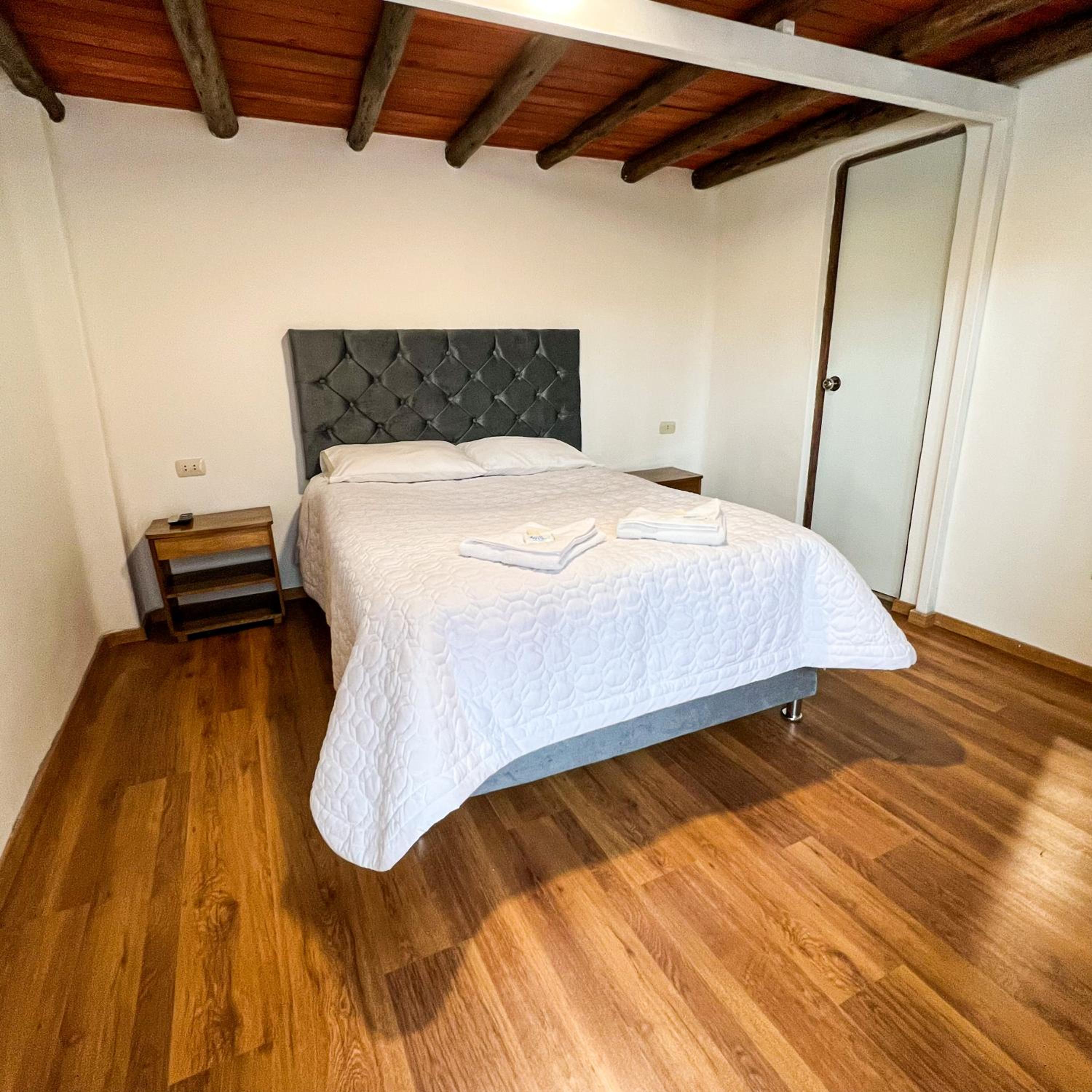Double Room with Private Bathroom - Photo 9
