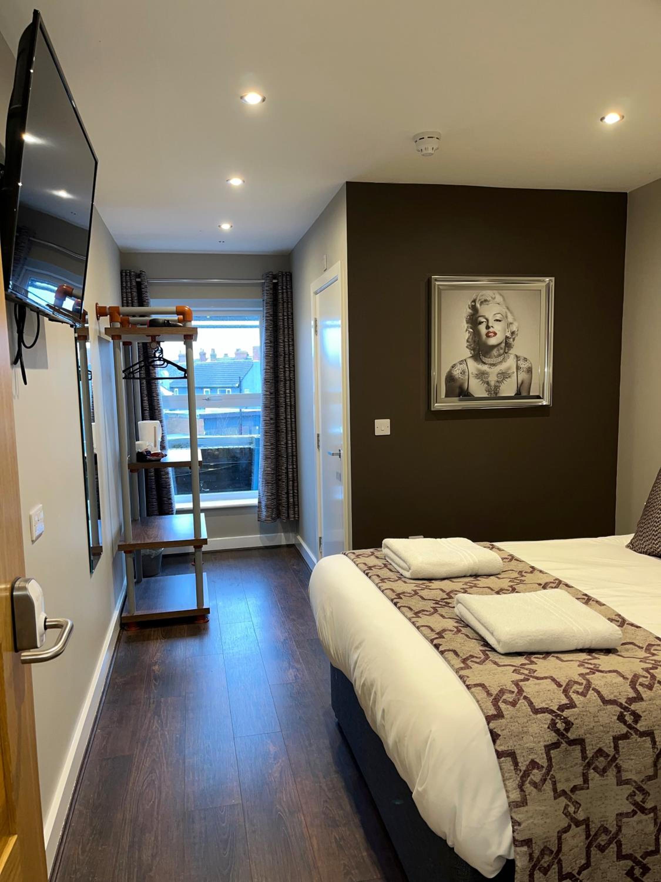 Deluxe Double Room - Photo 9