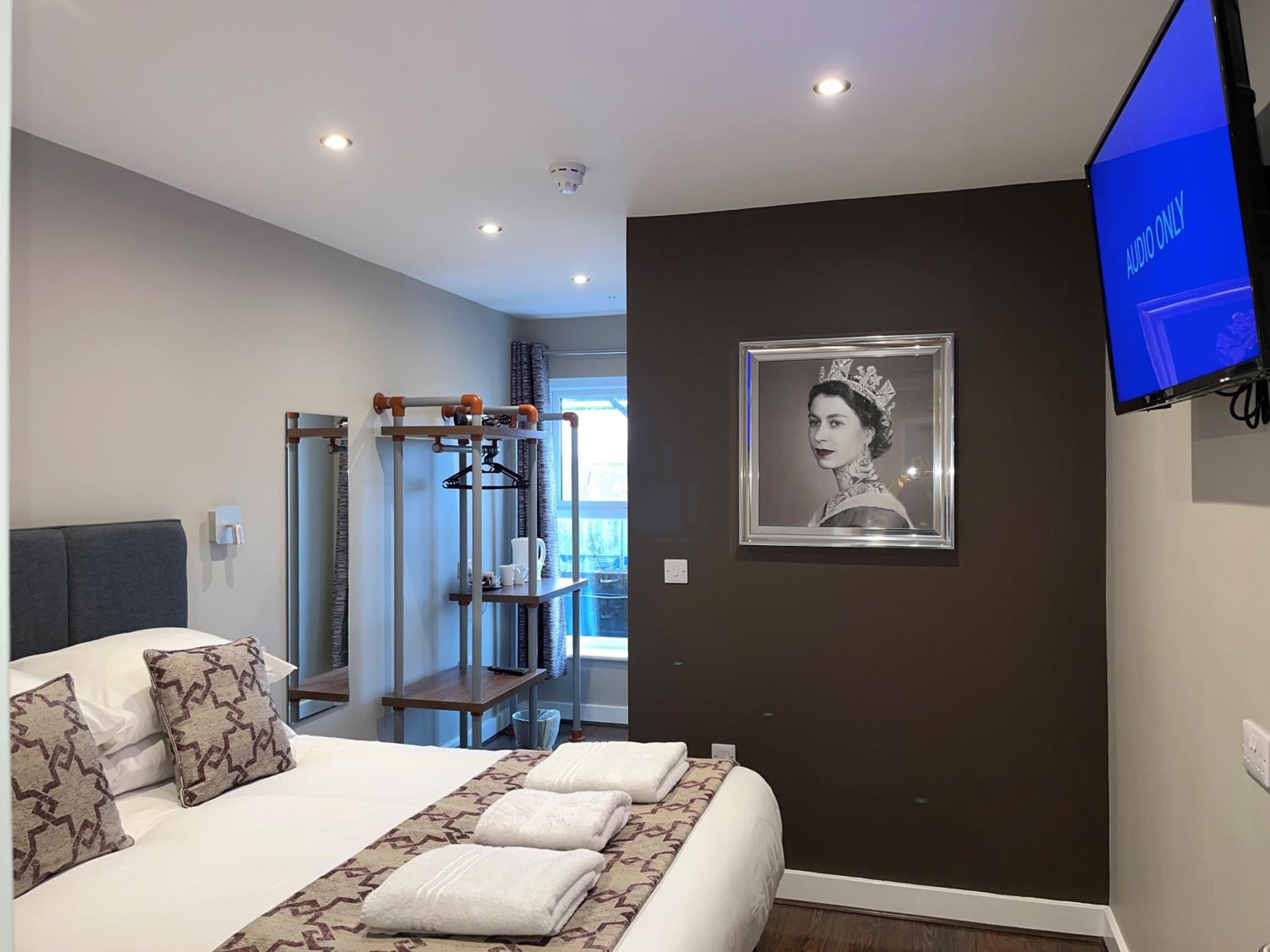 Deluxe Double Room - Photo 10