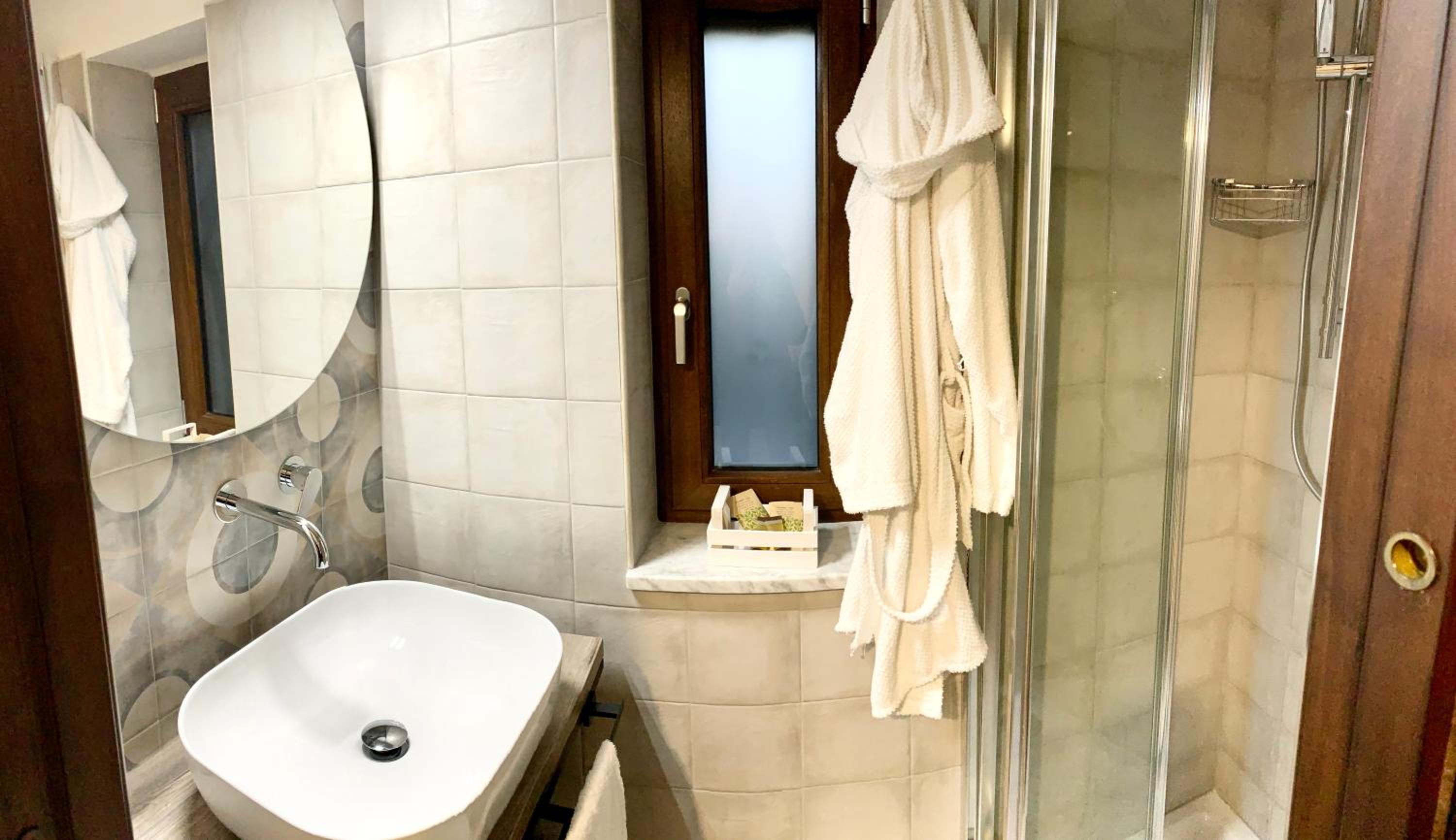 Superior Quadruple Room - Photo 7