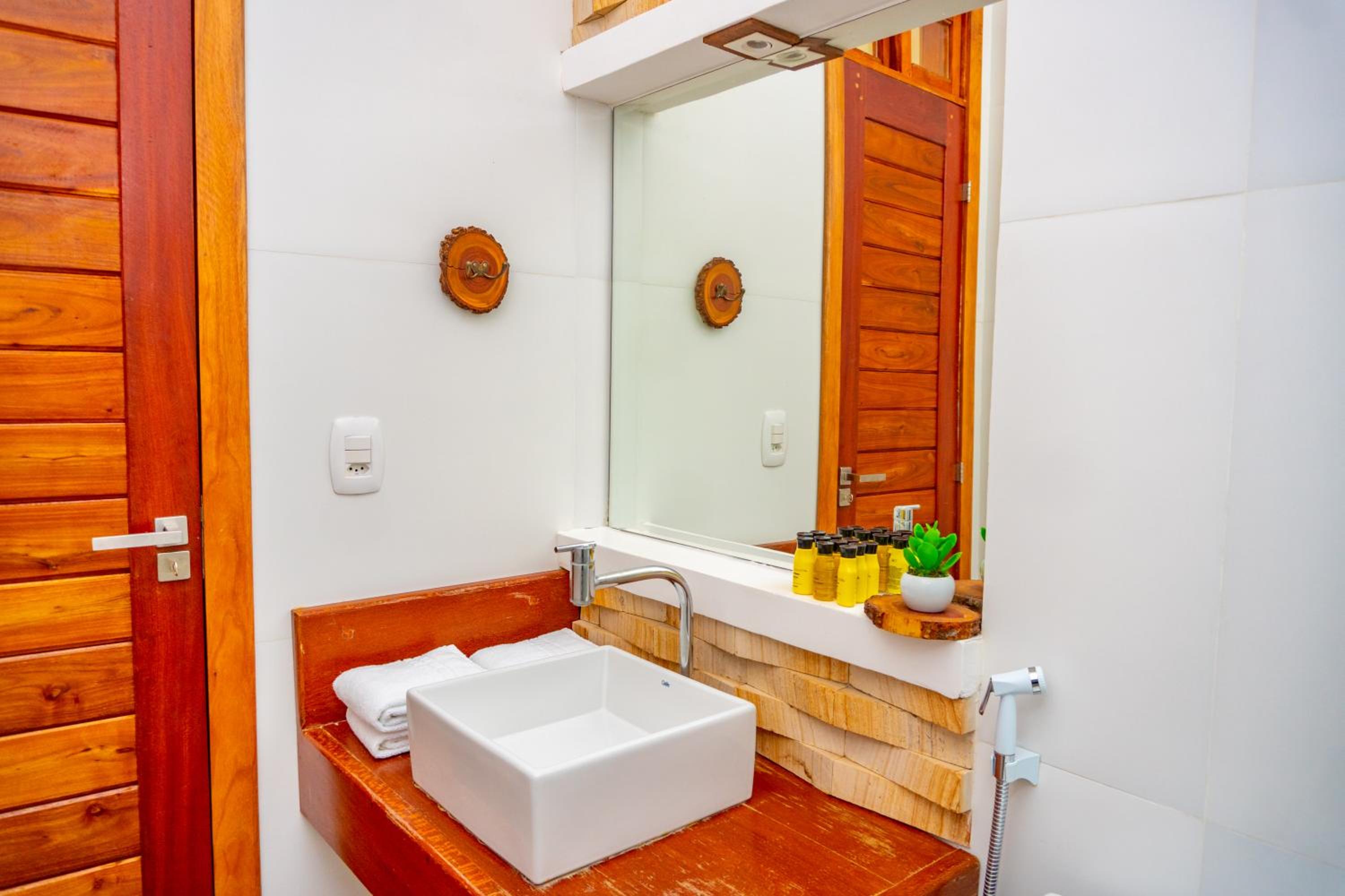 Deluxe Suite - Photo 6
