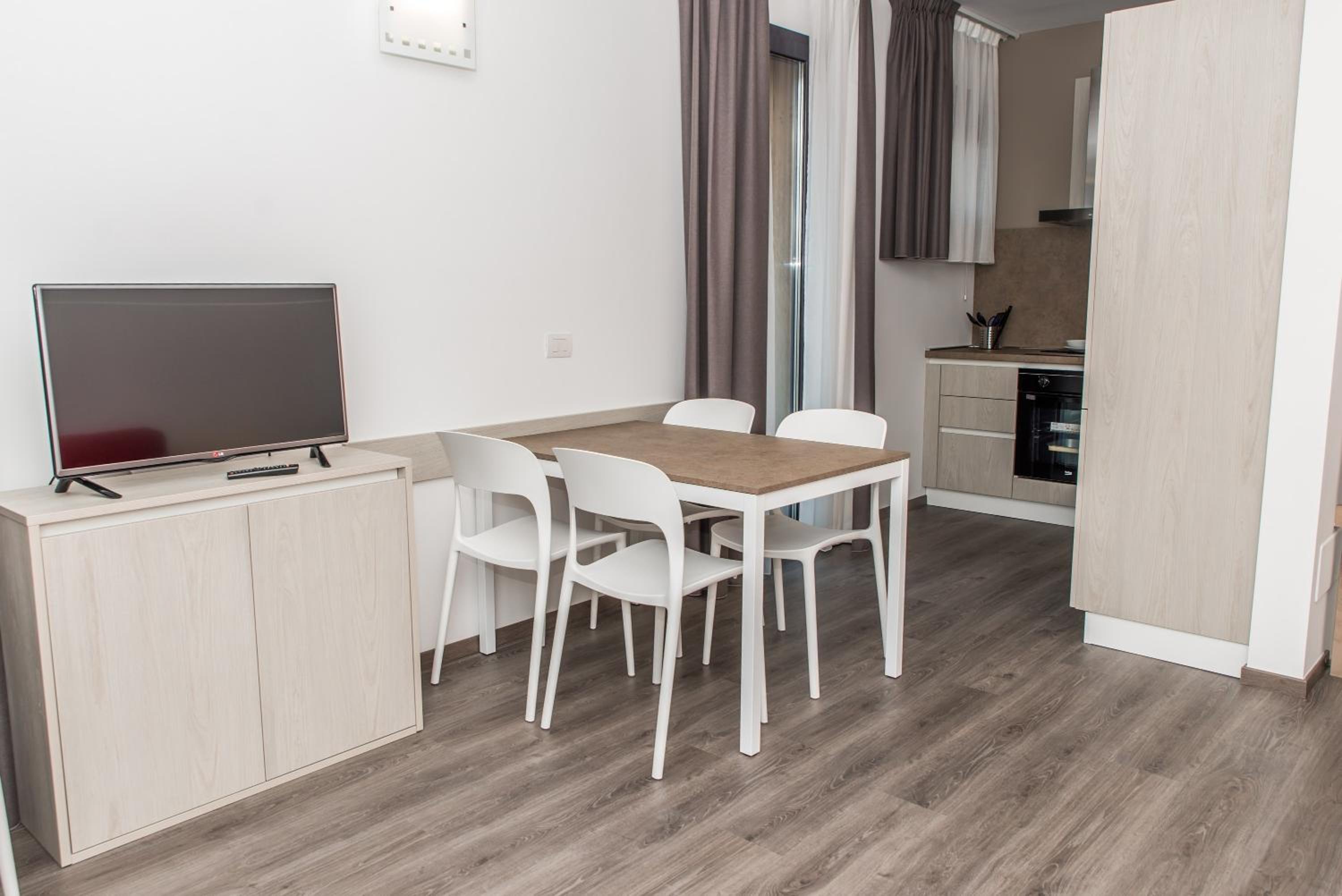 One-Bedroom Apartment with Garden - Split Level photo 3