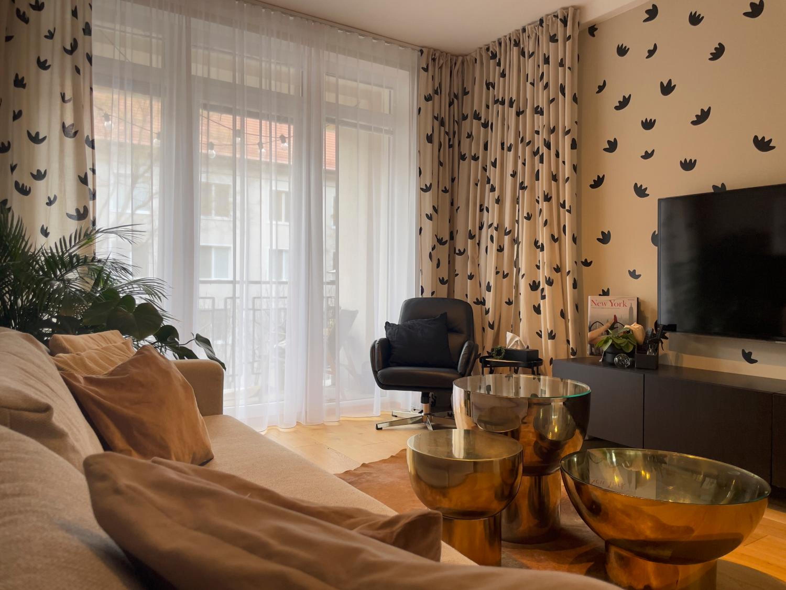 Apartment with Balcony photo 2