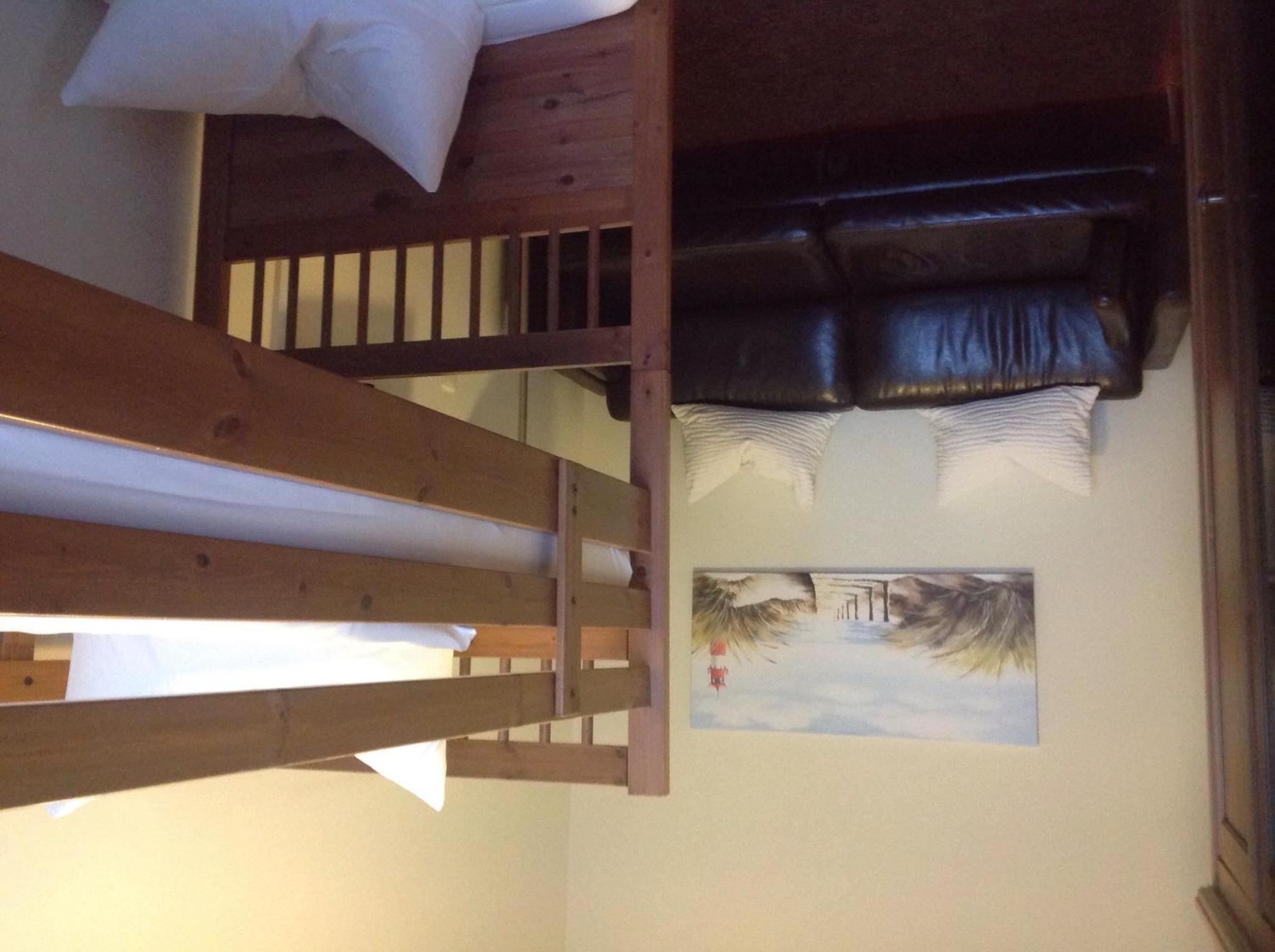 Family Room (2 Adults + 2 Children) - Photo 1