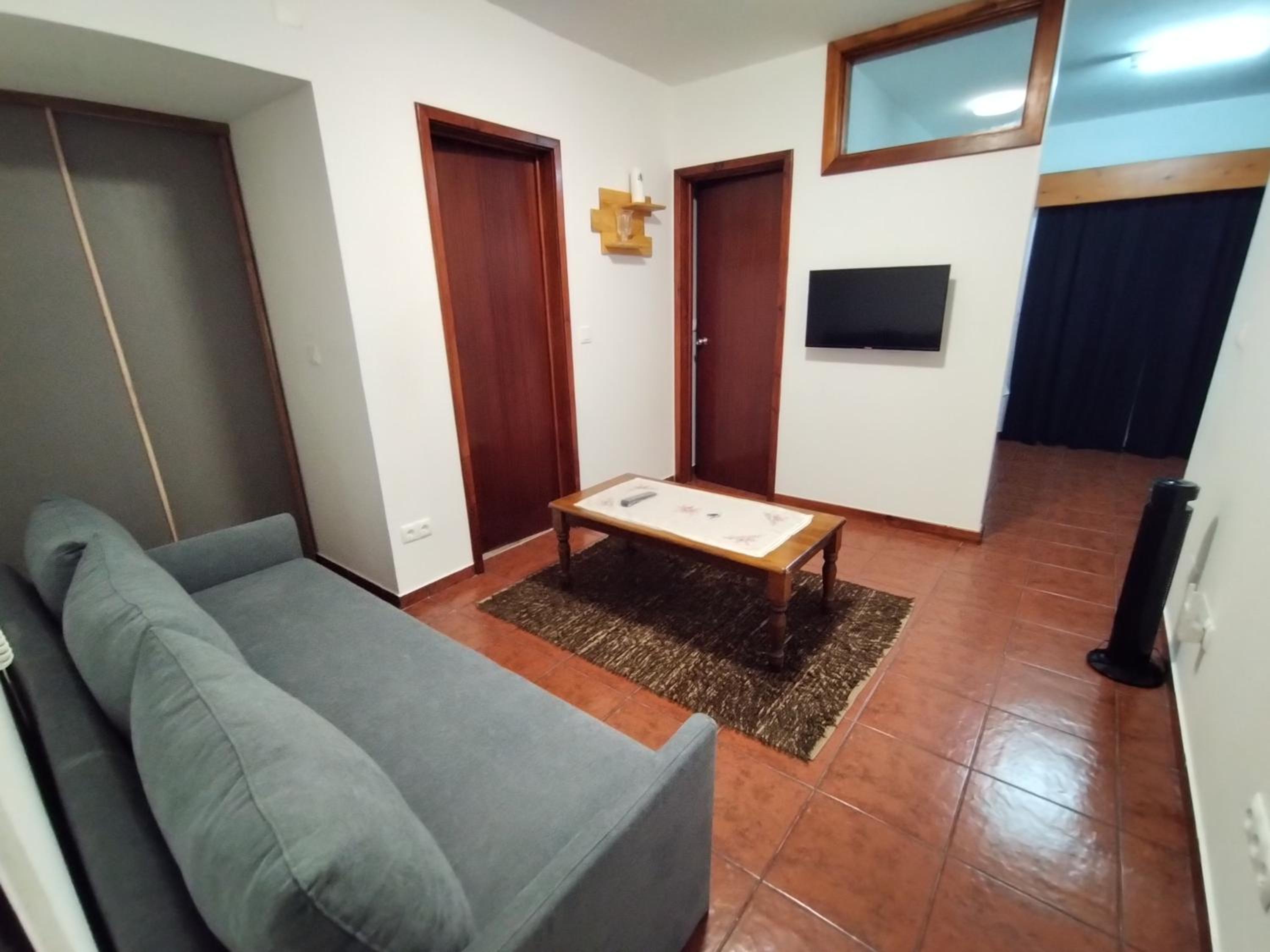Superior One-Bedroom Apartment - Photo 6