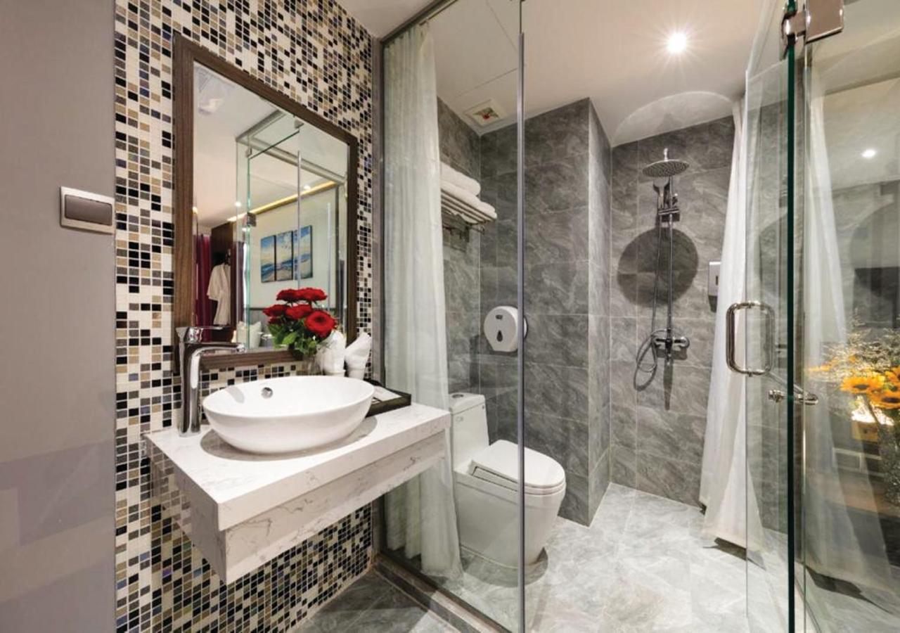 Deluxe Double or Twin Room with City View - Photo 16