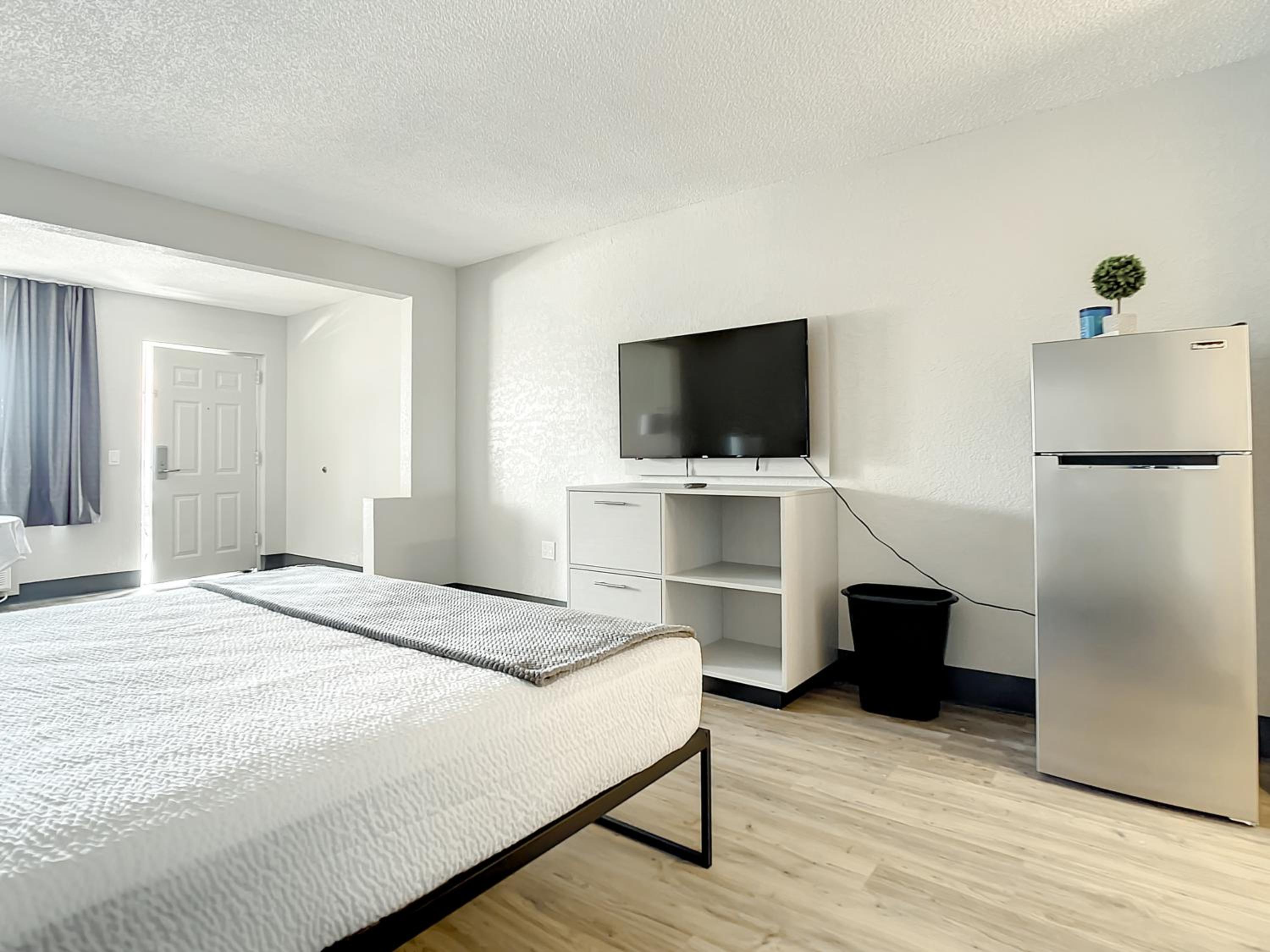 Deluxe Queen Room with Two Queen Beds photo 3