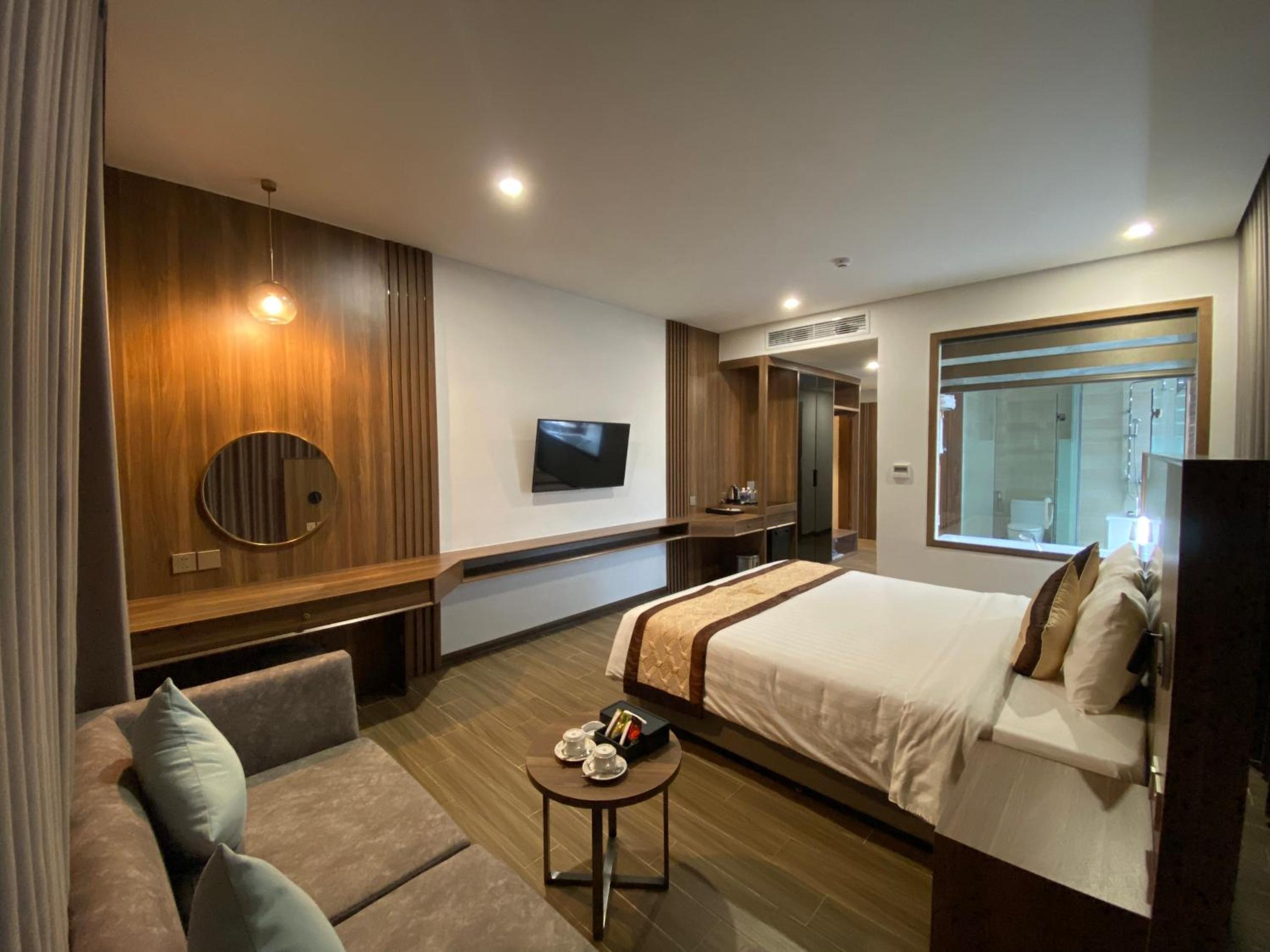 Queen Room with Spa Bath