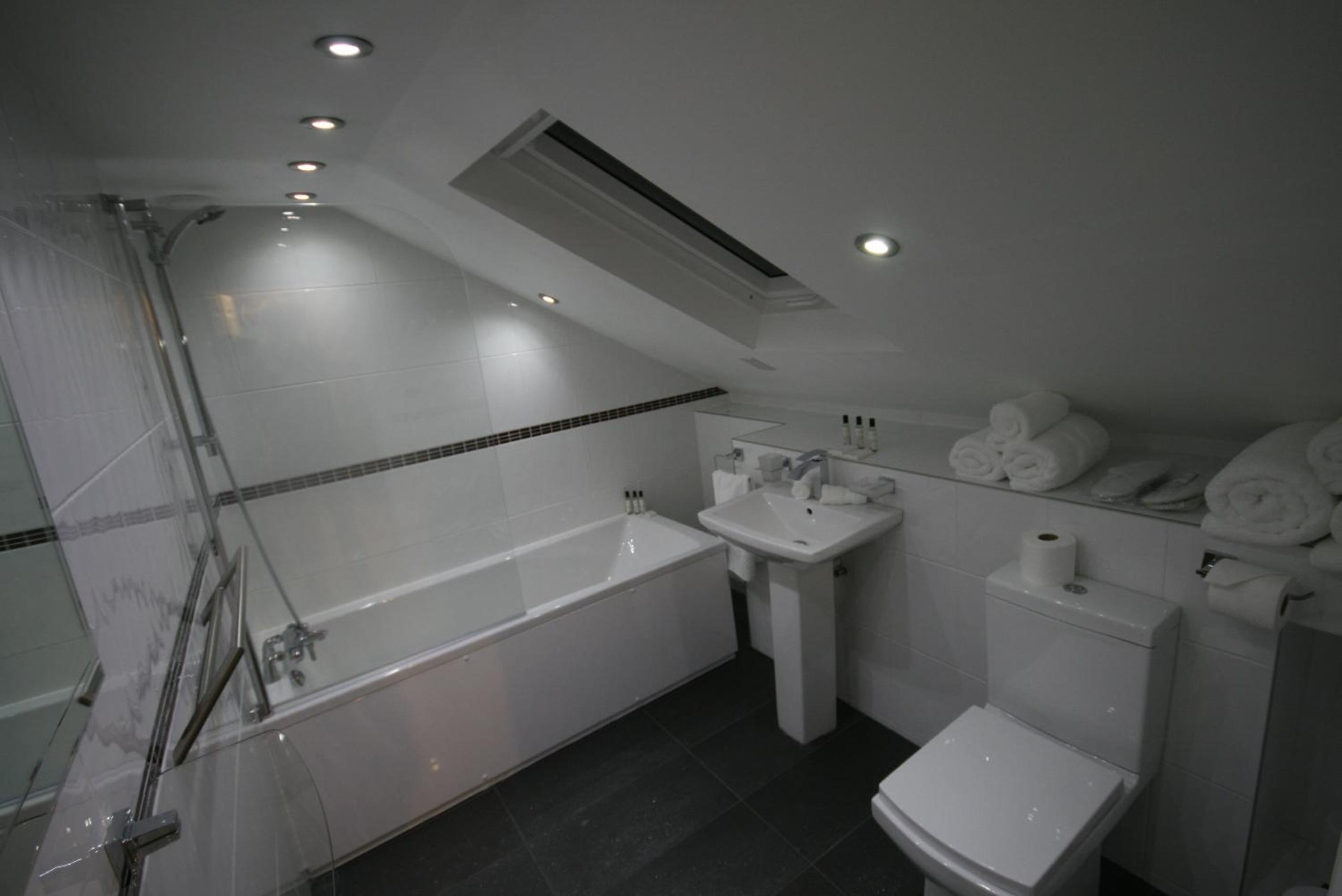 Luxury King Room with Bath and Shower photo 2
