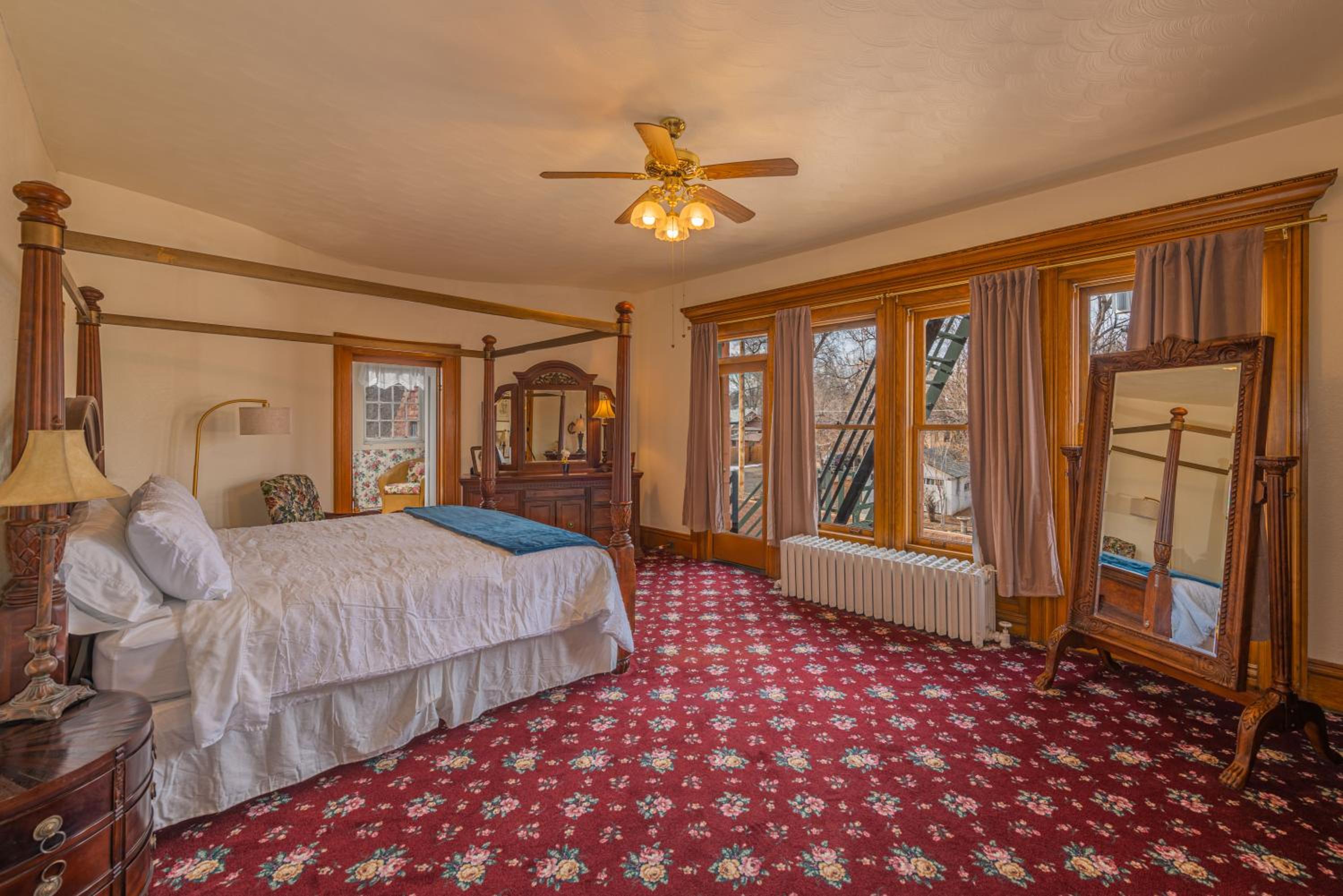 Deluxe King Room