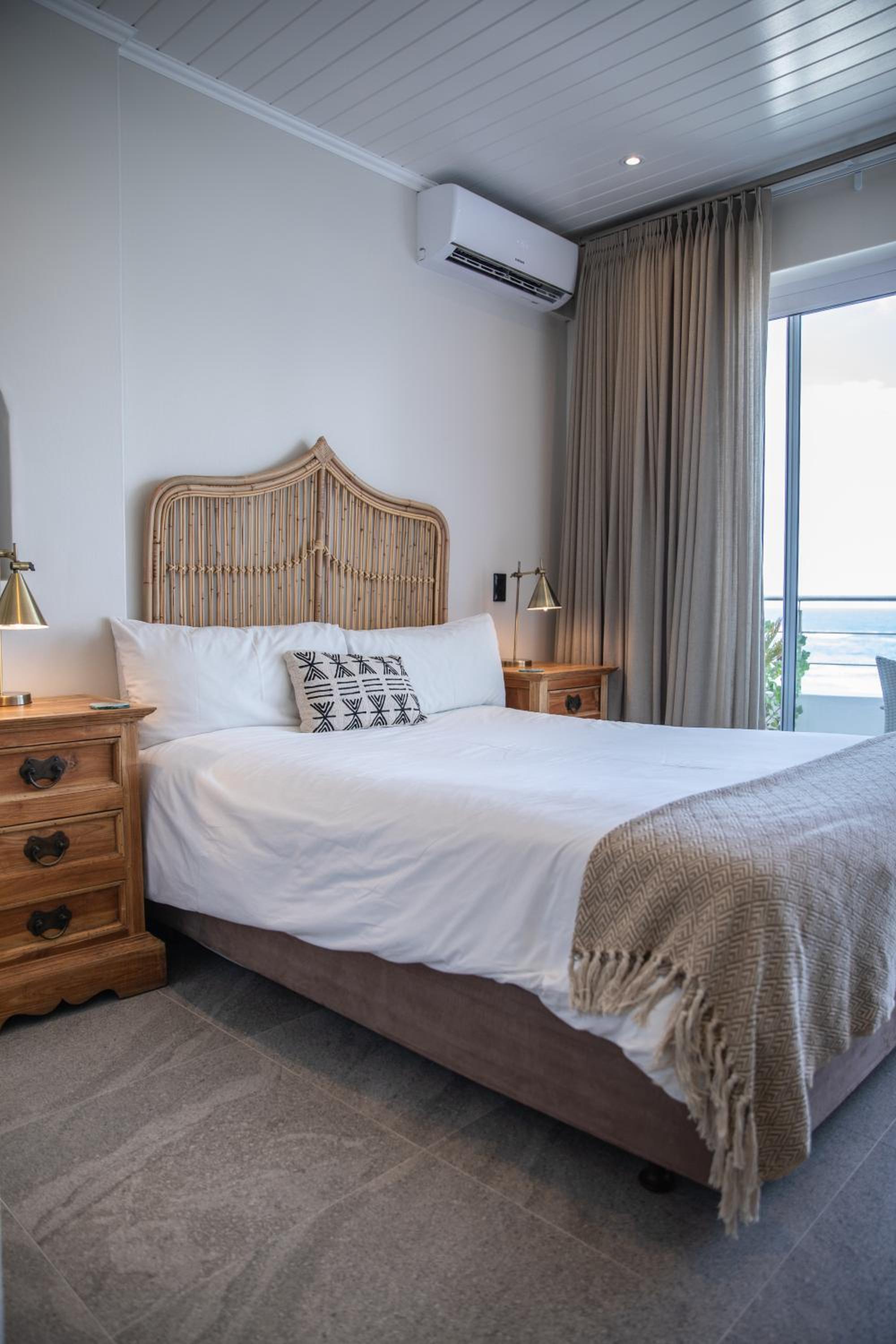 Double Room with Sea View - Photo 13