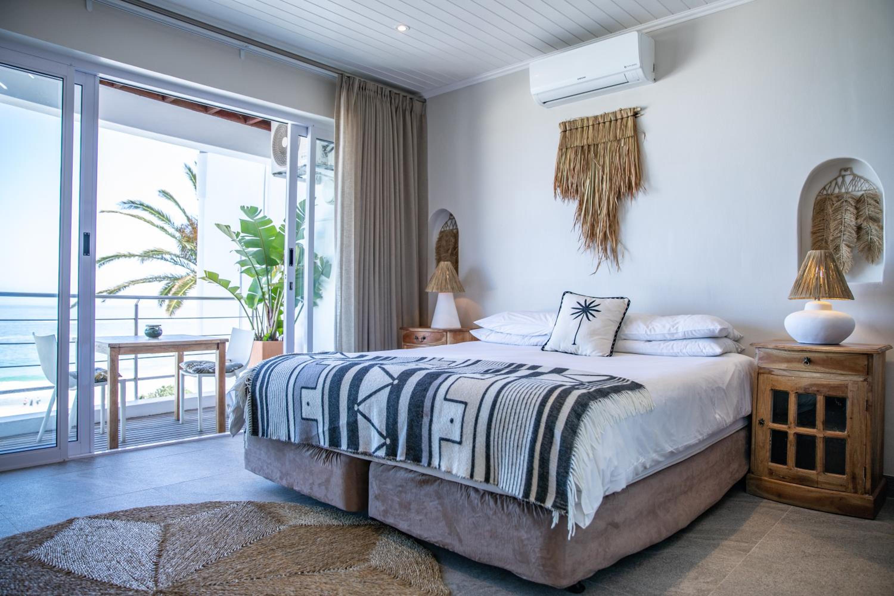 Double Room with Sea View - Photo 1
