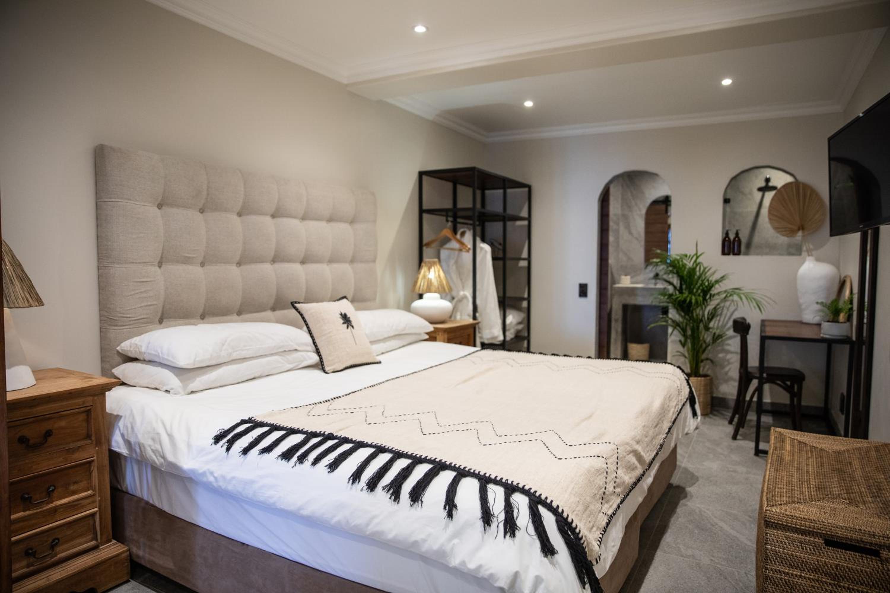 Classic Double Room with Sea View - Photo 21