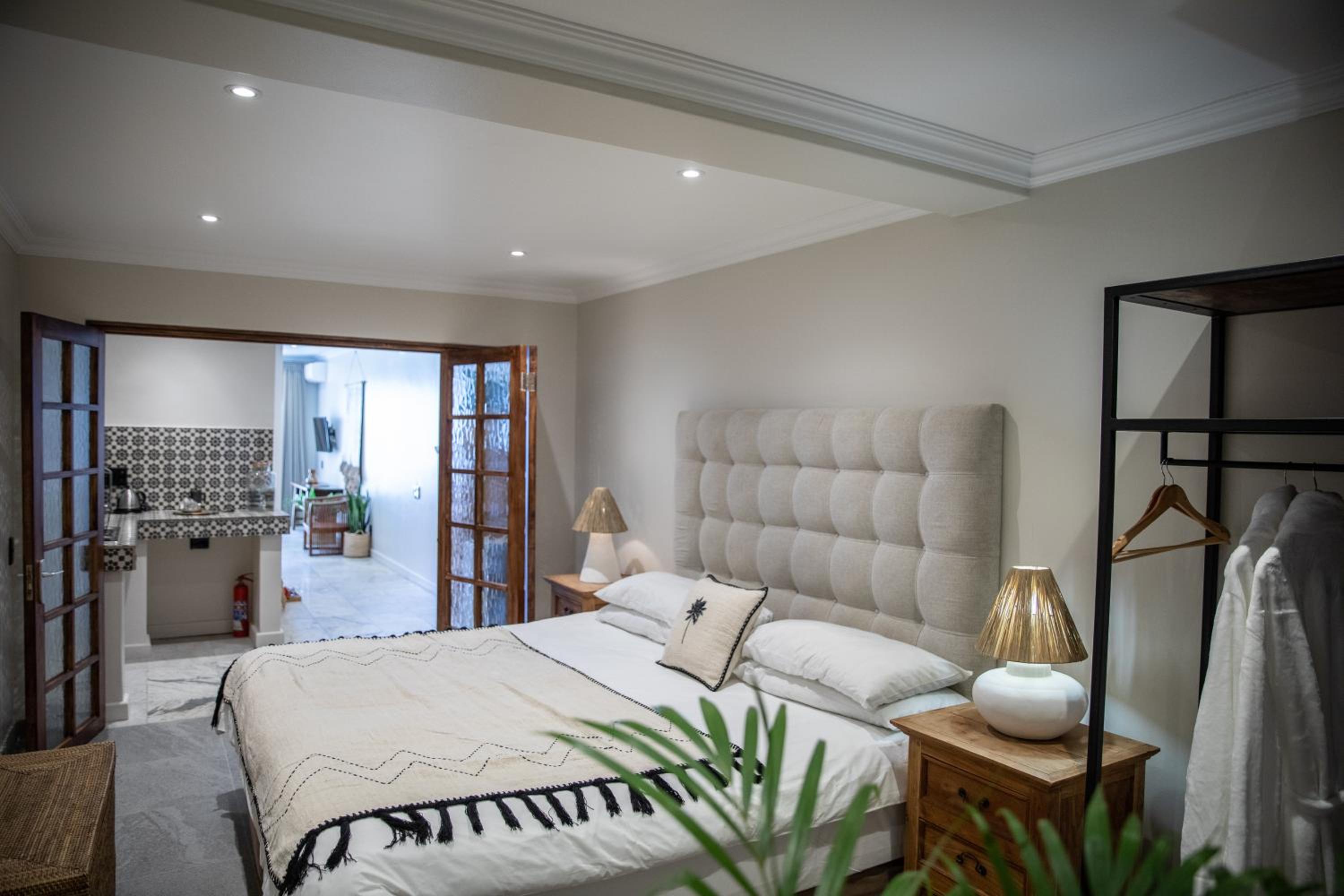 Classic Double Room with Sea View - Photo 6