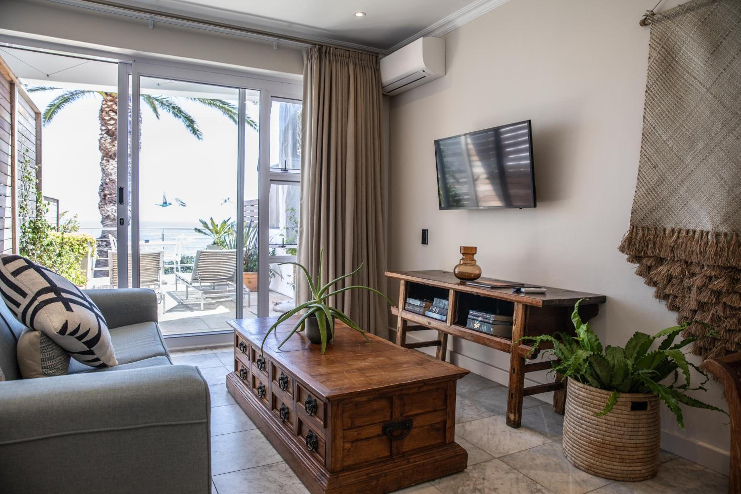 Classic Double Room with Sea View - Photo 5