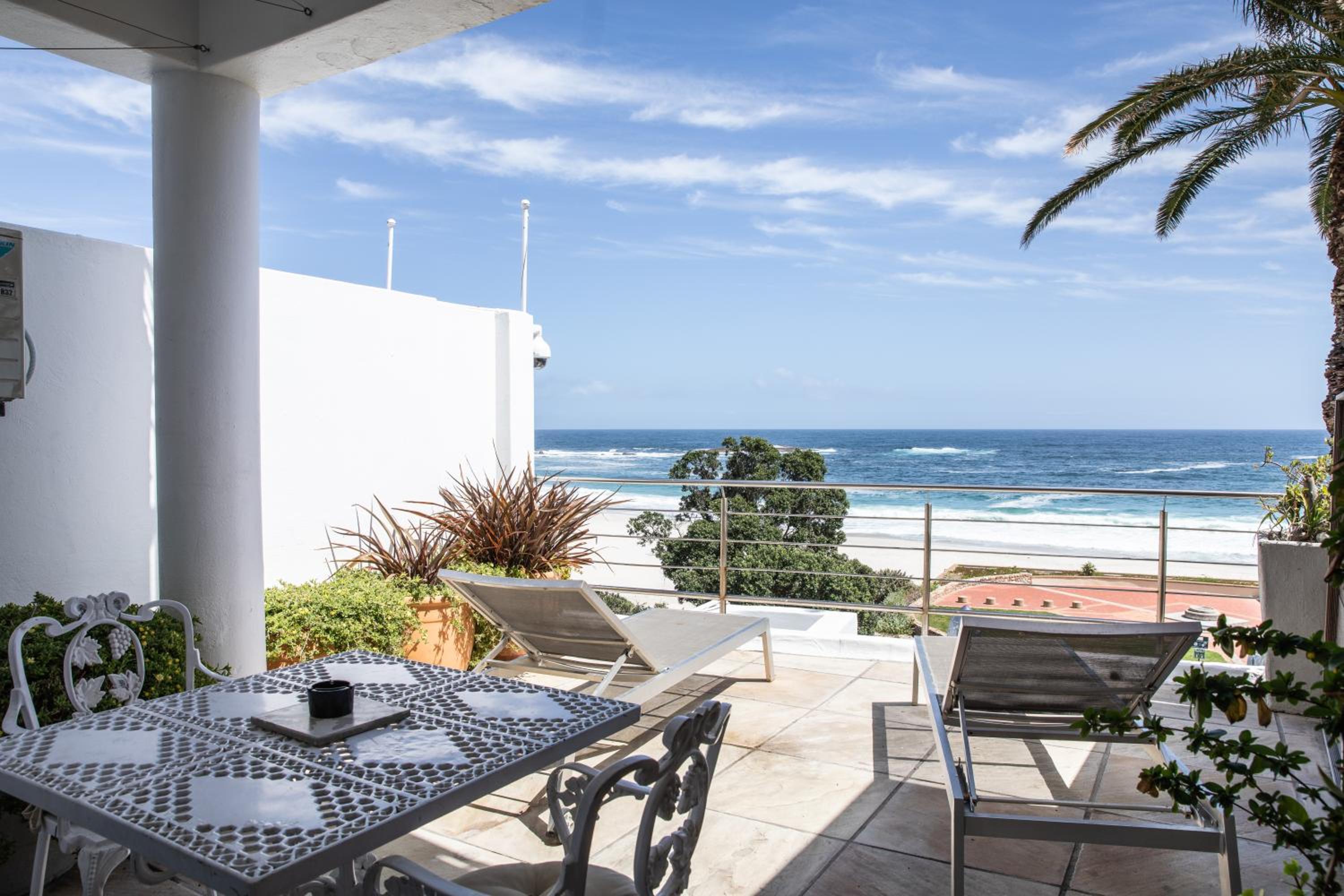 Classic Double Room with Sea View - Photo 28