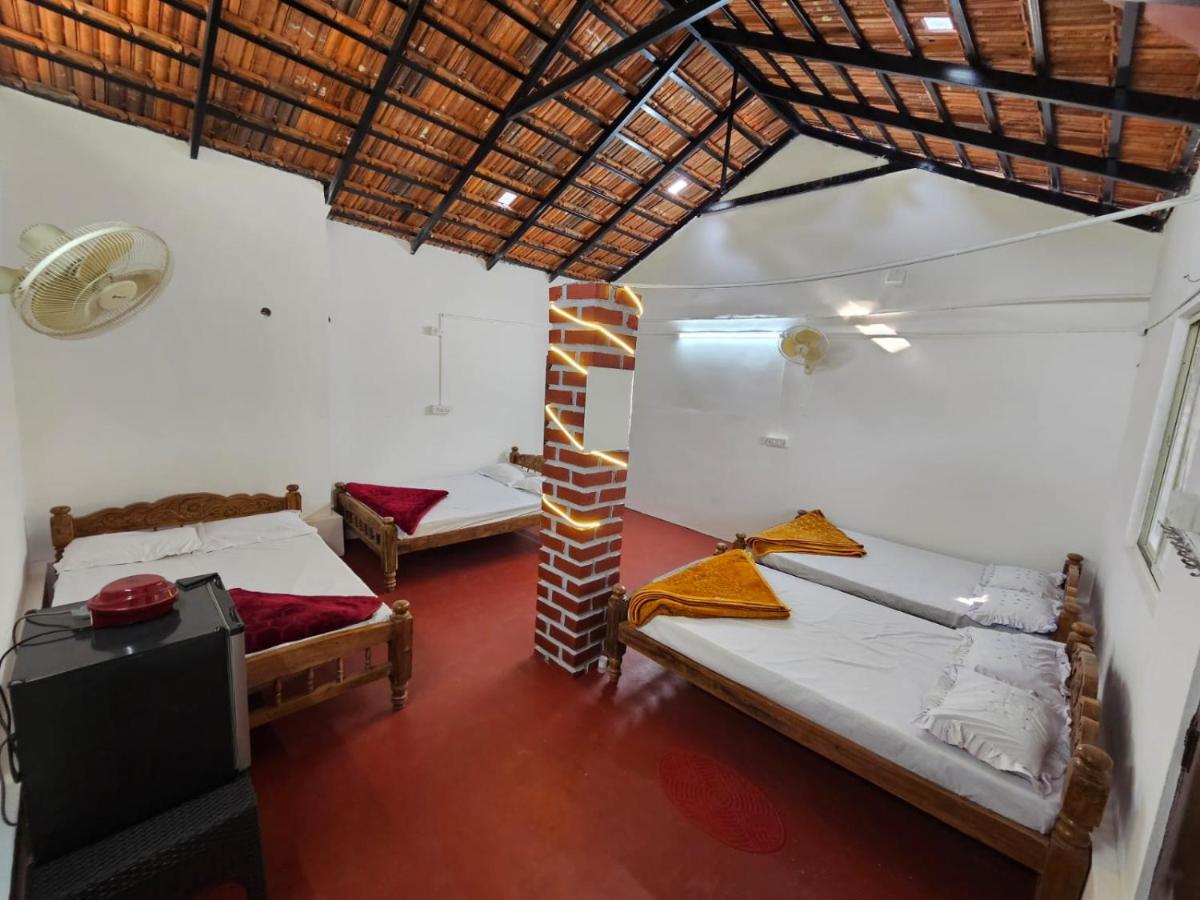 Deluxe Queen Room with Two Queen Beds photo 3