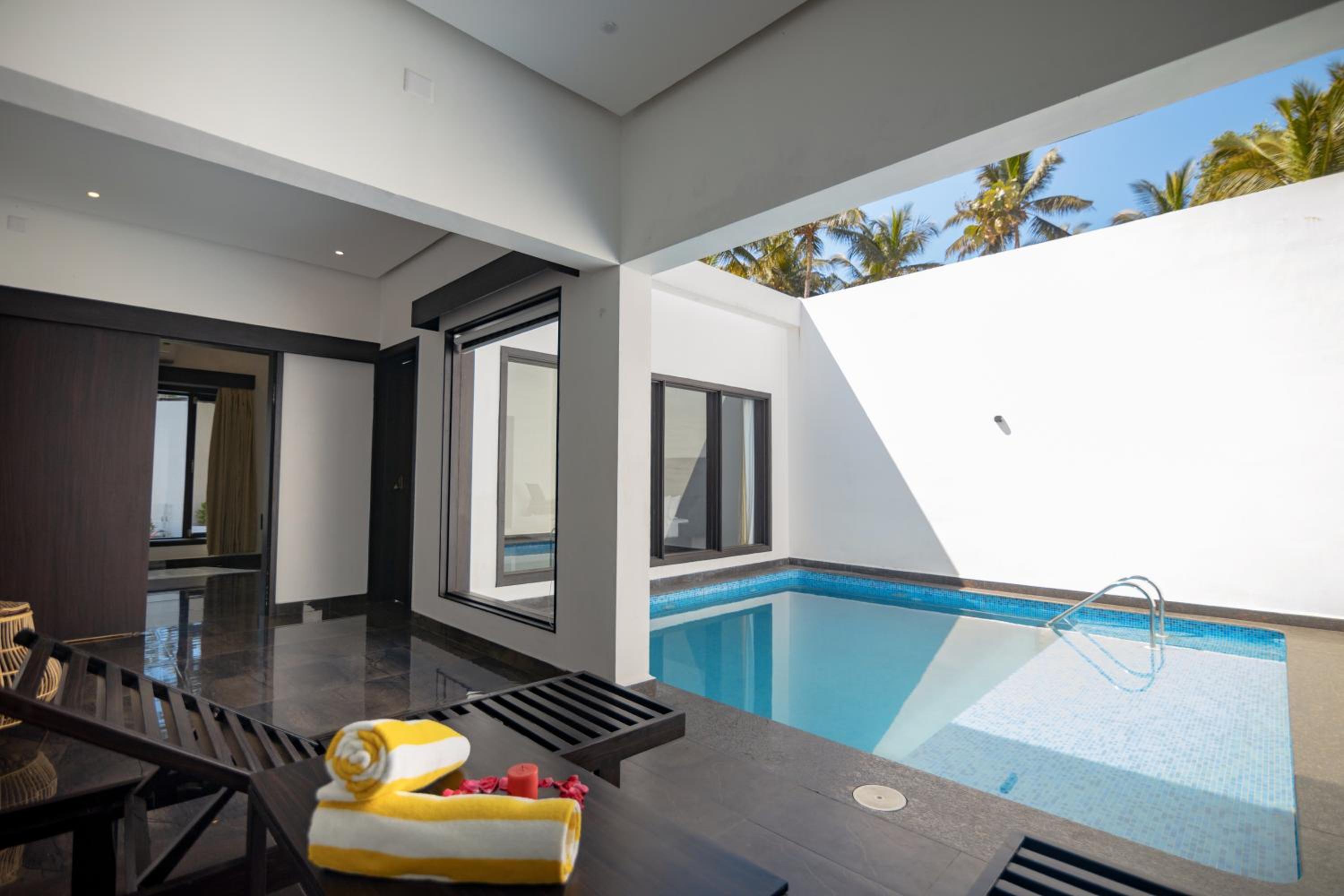 Suite with Private Pool - Photo 5