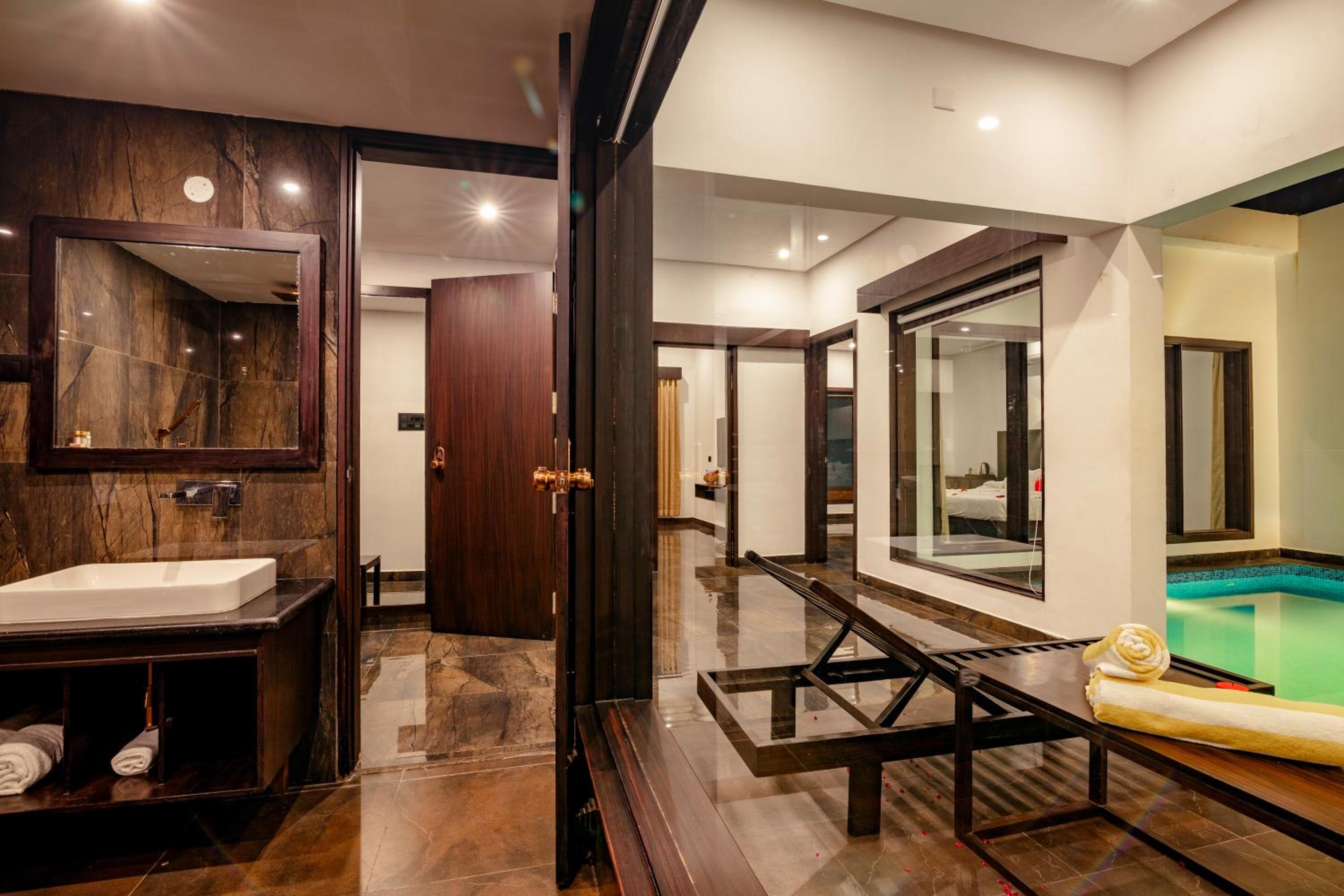 Suite with Private Pool - Photo 2