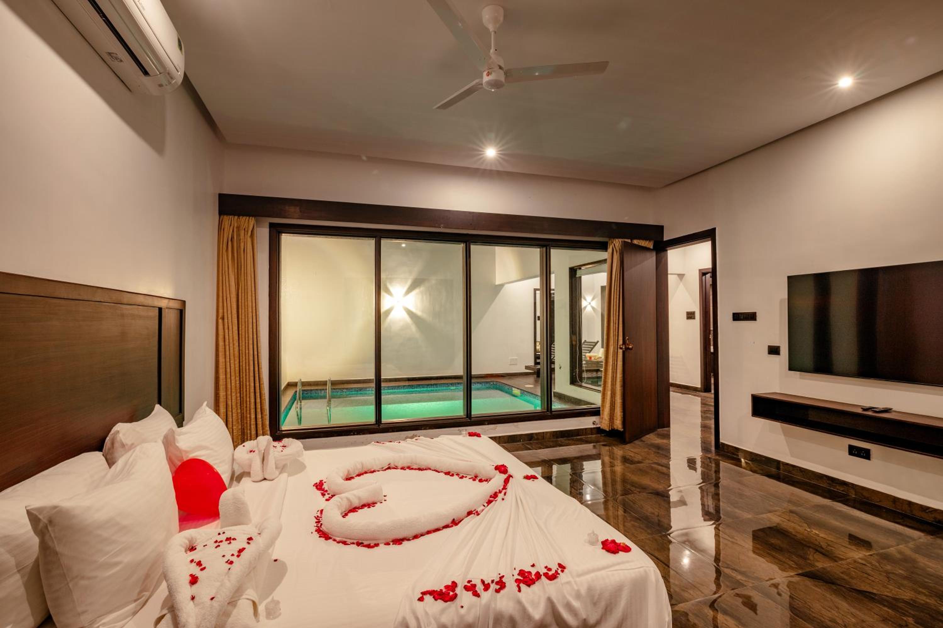 Suite with Private Pool - Photo 6