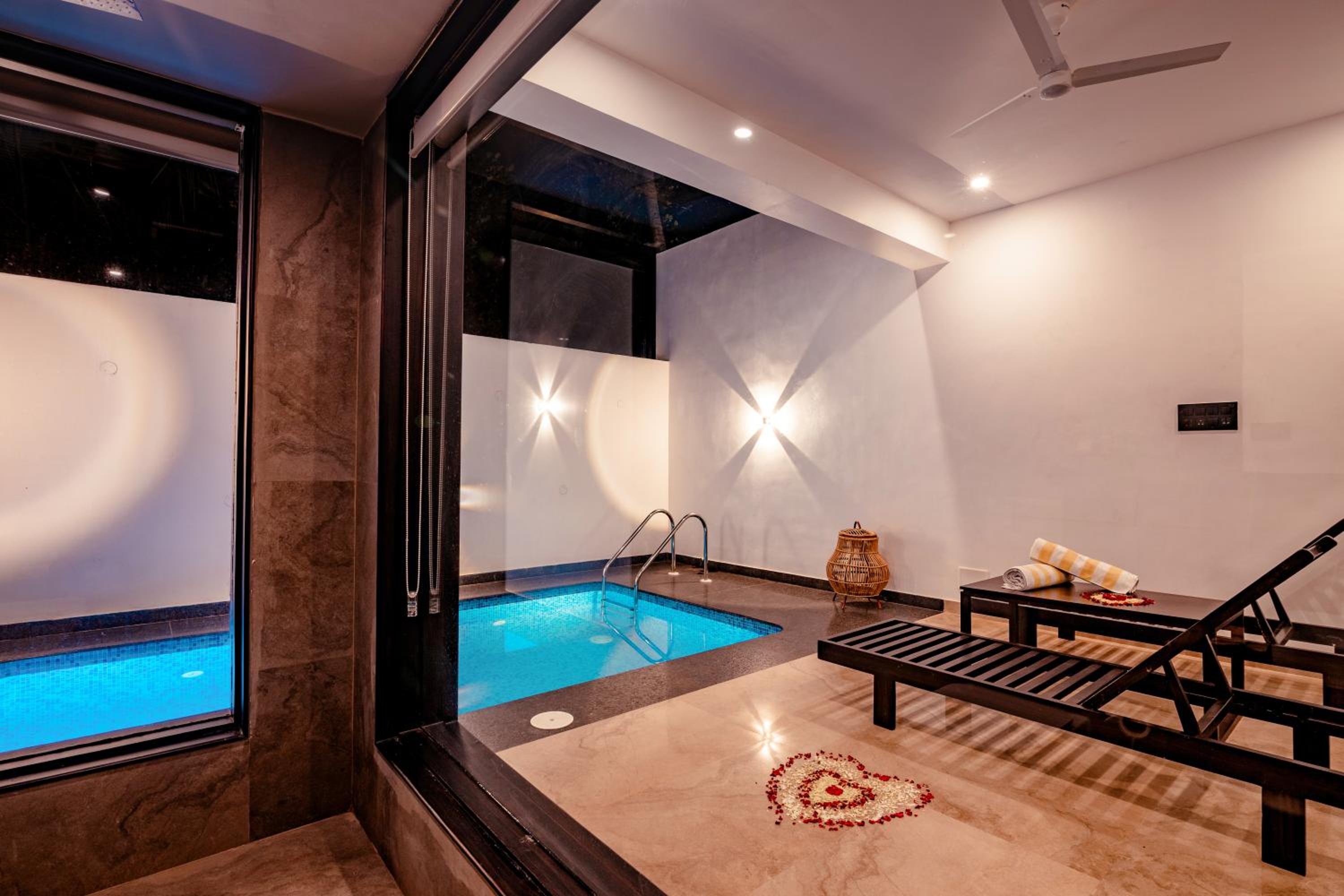 Villa with Private Pool - Photo 9