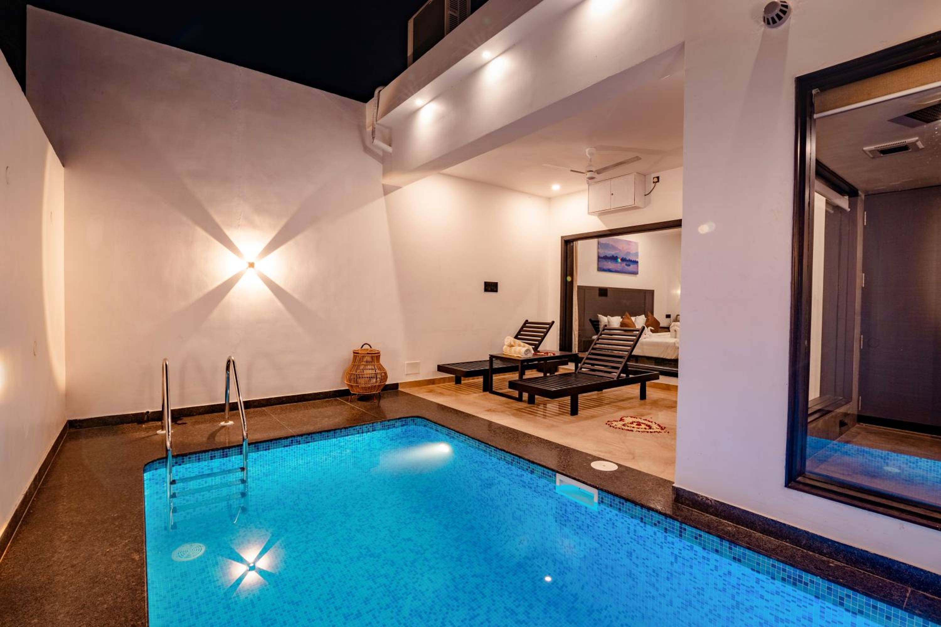 Villa with Private Pool - Photo 8