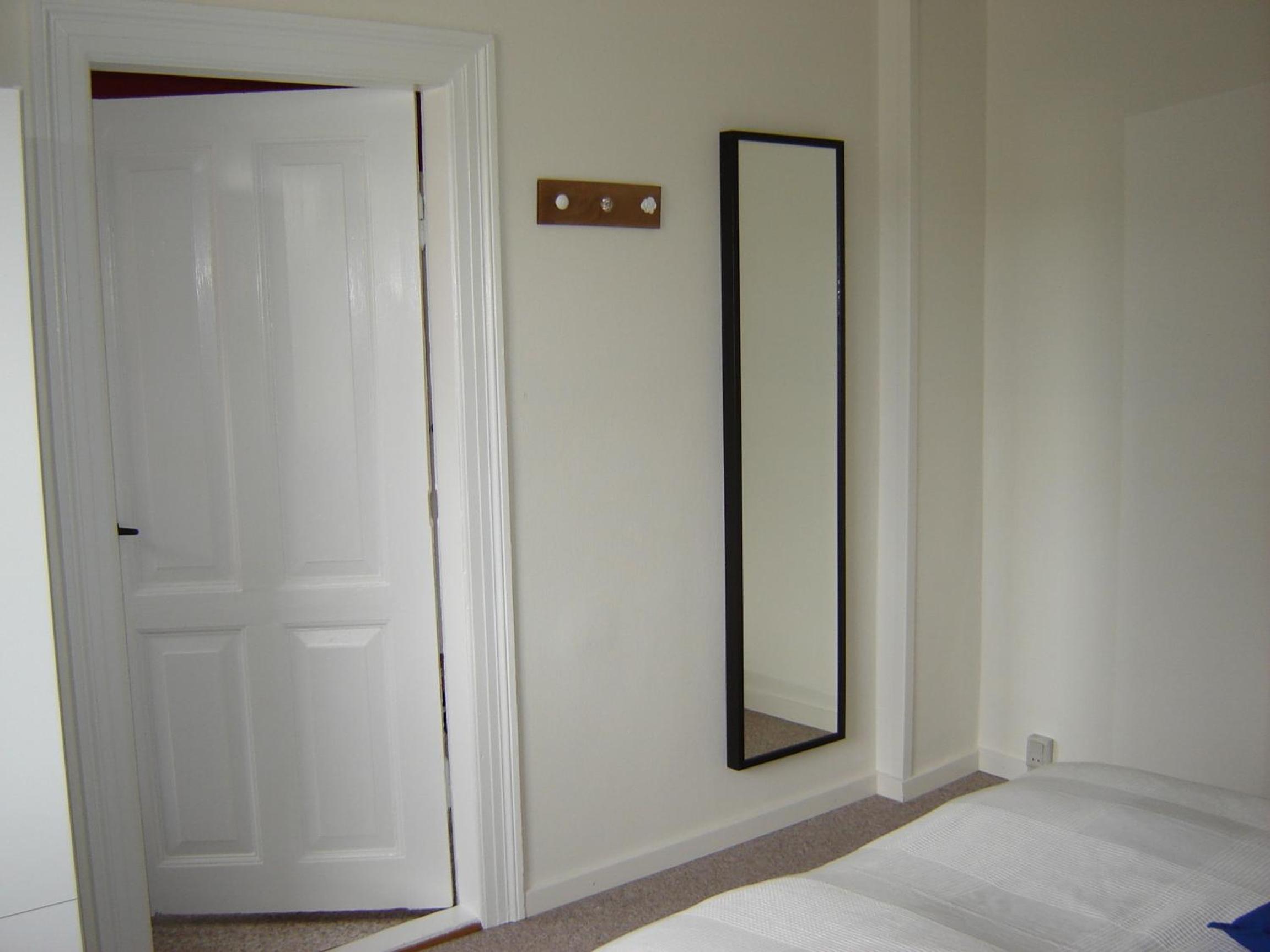 Apartment with Shower - Photo 14