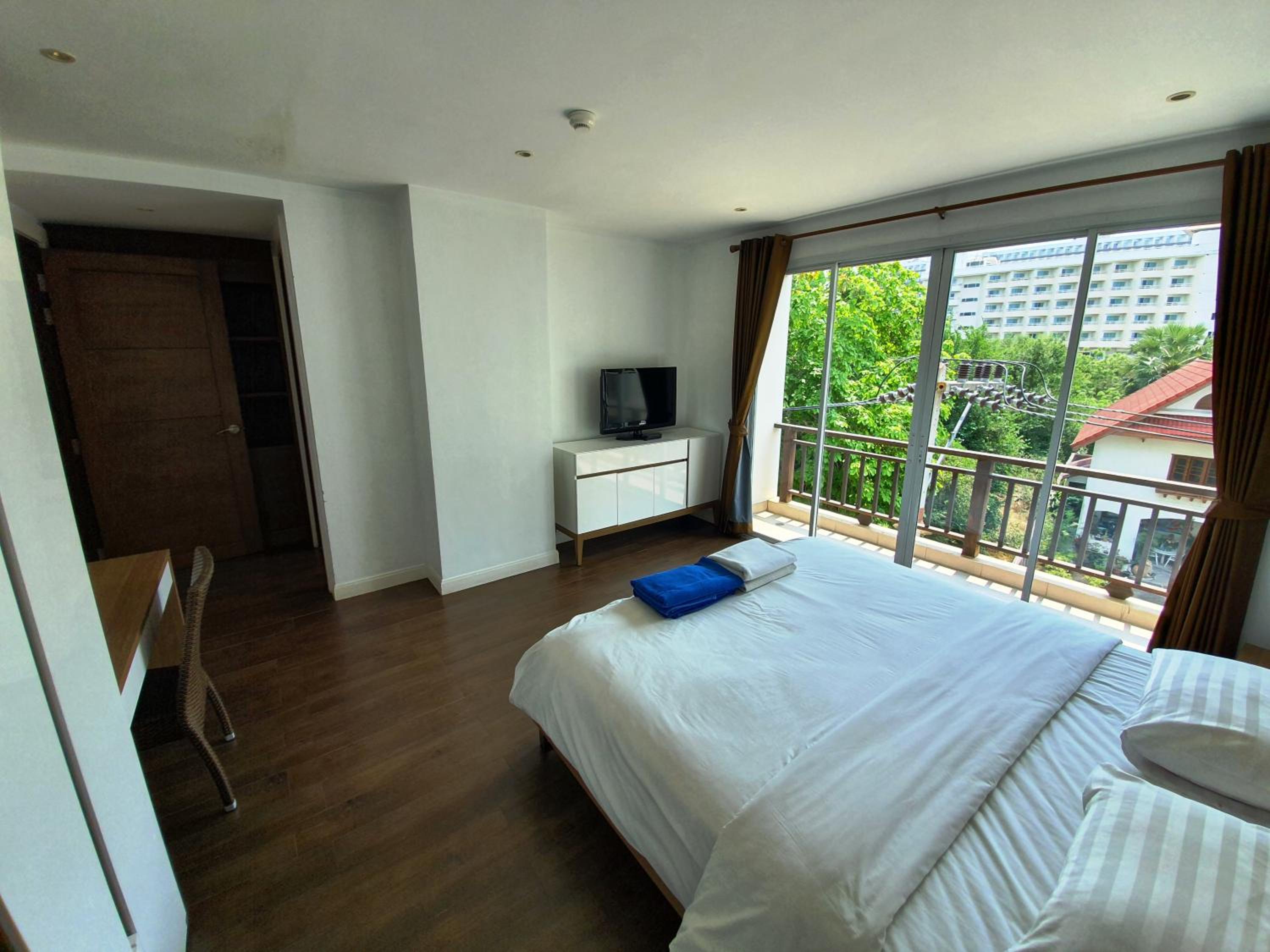 Deluxe Two-Bedroom Suite photo 3
