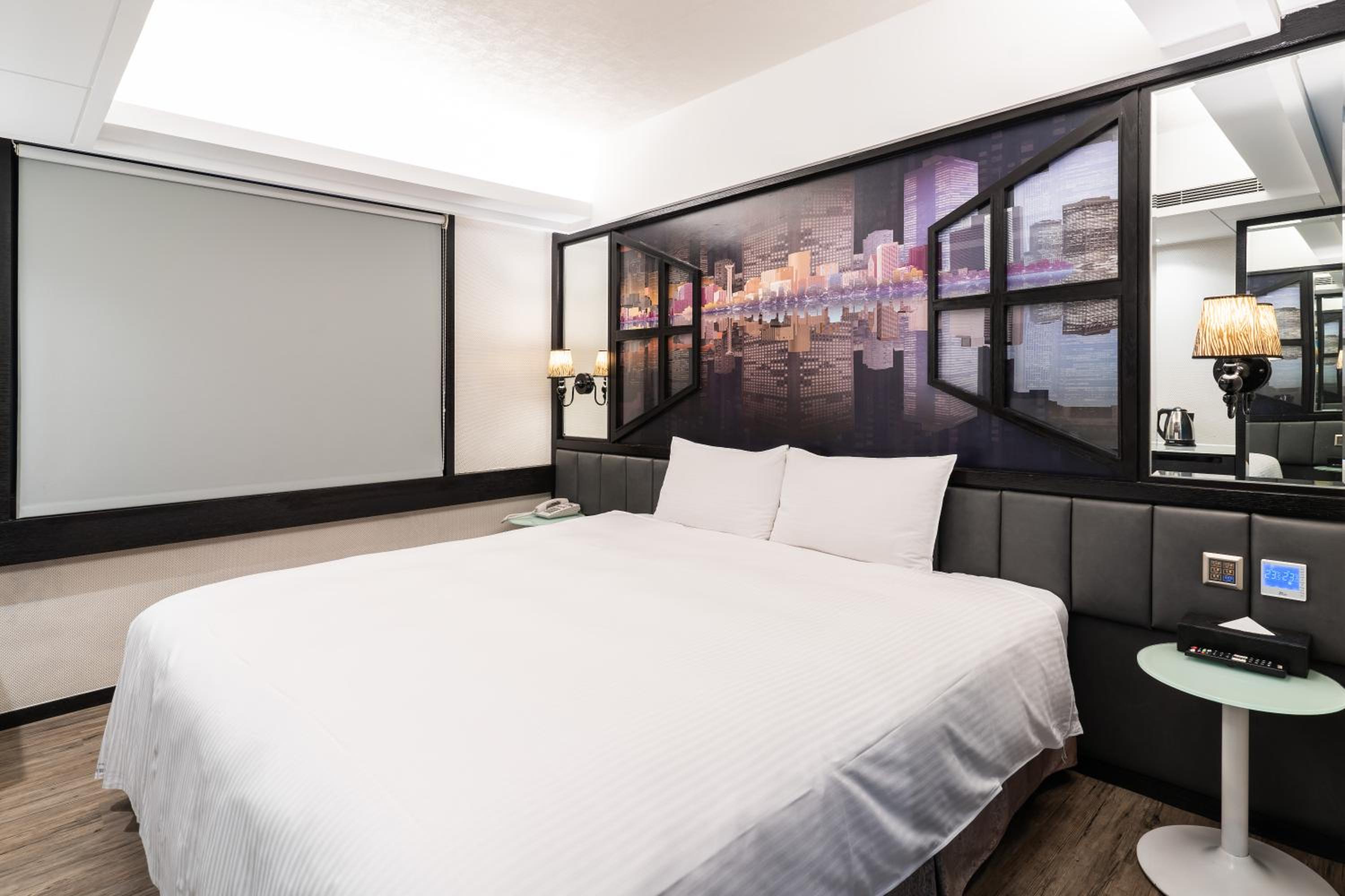Standard Double Room - Photo 13
