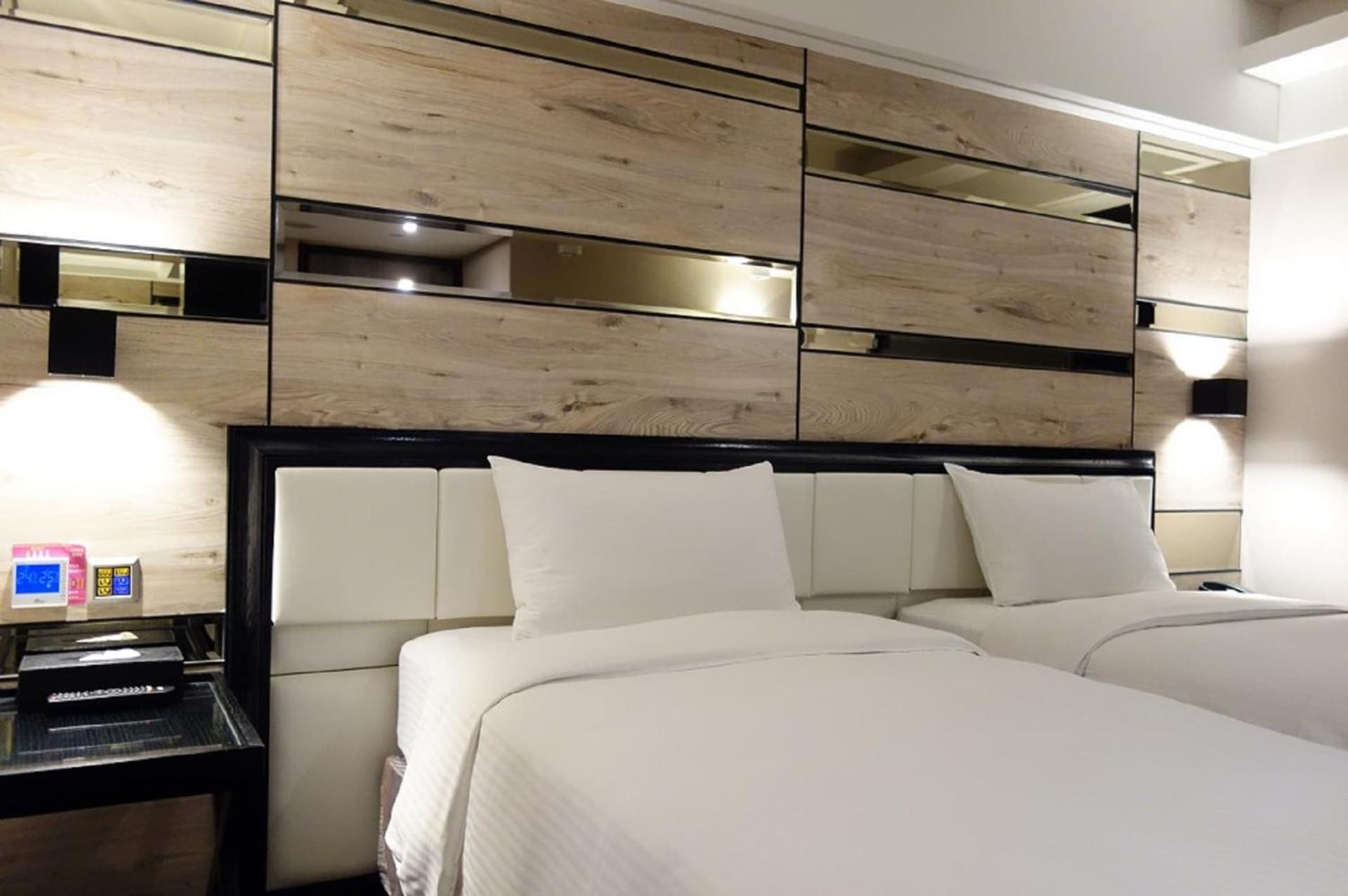 Standard Twin Room - Photo 4