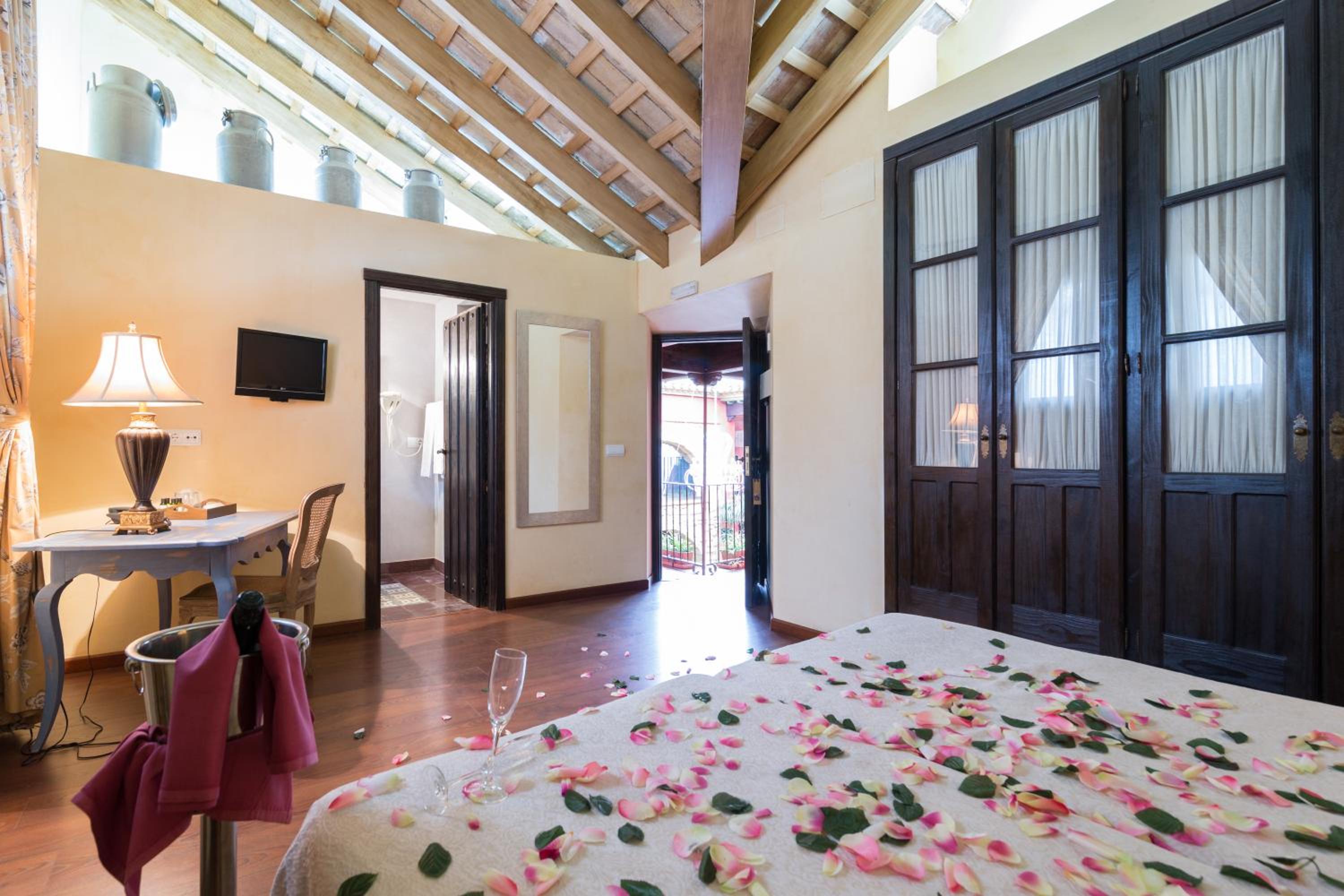 Superior Double Room - Photo 32