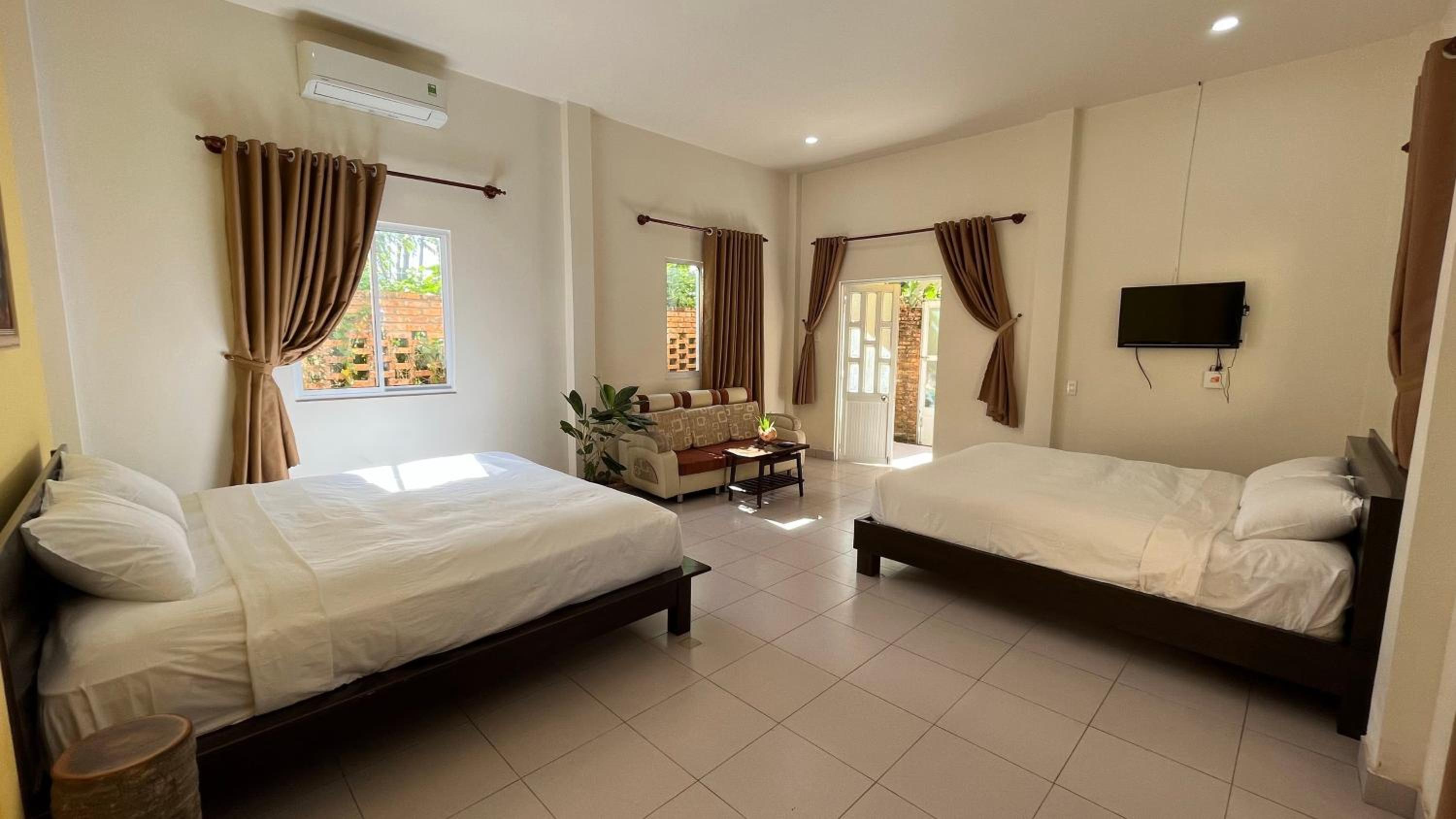 Family Room with Terrace - Photo 4