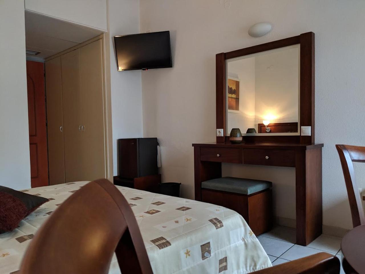 Budget Double Room photo 3