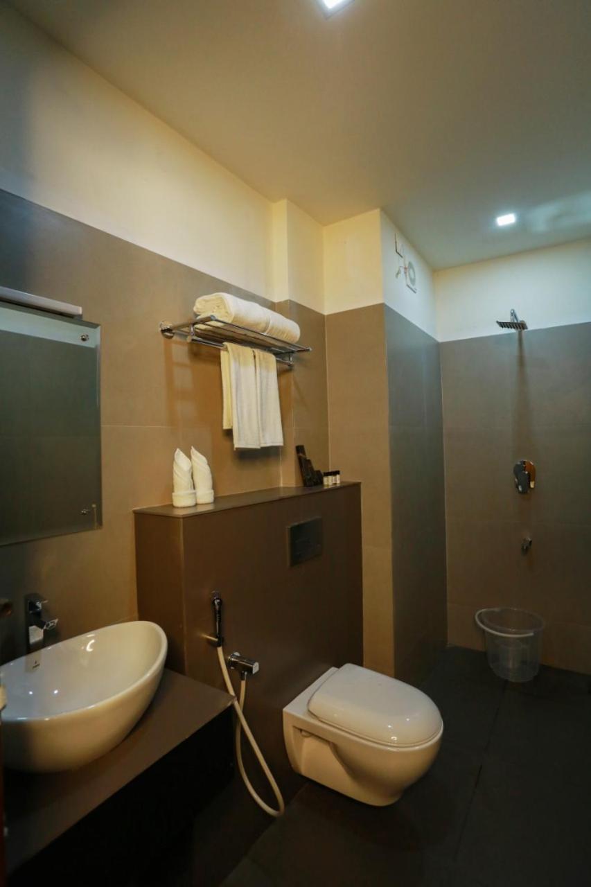 Deluxe Double Room with Balcony - Photo 3