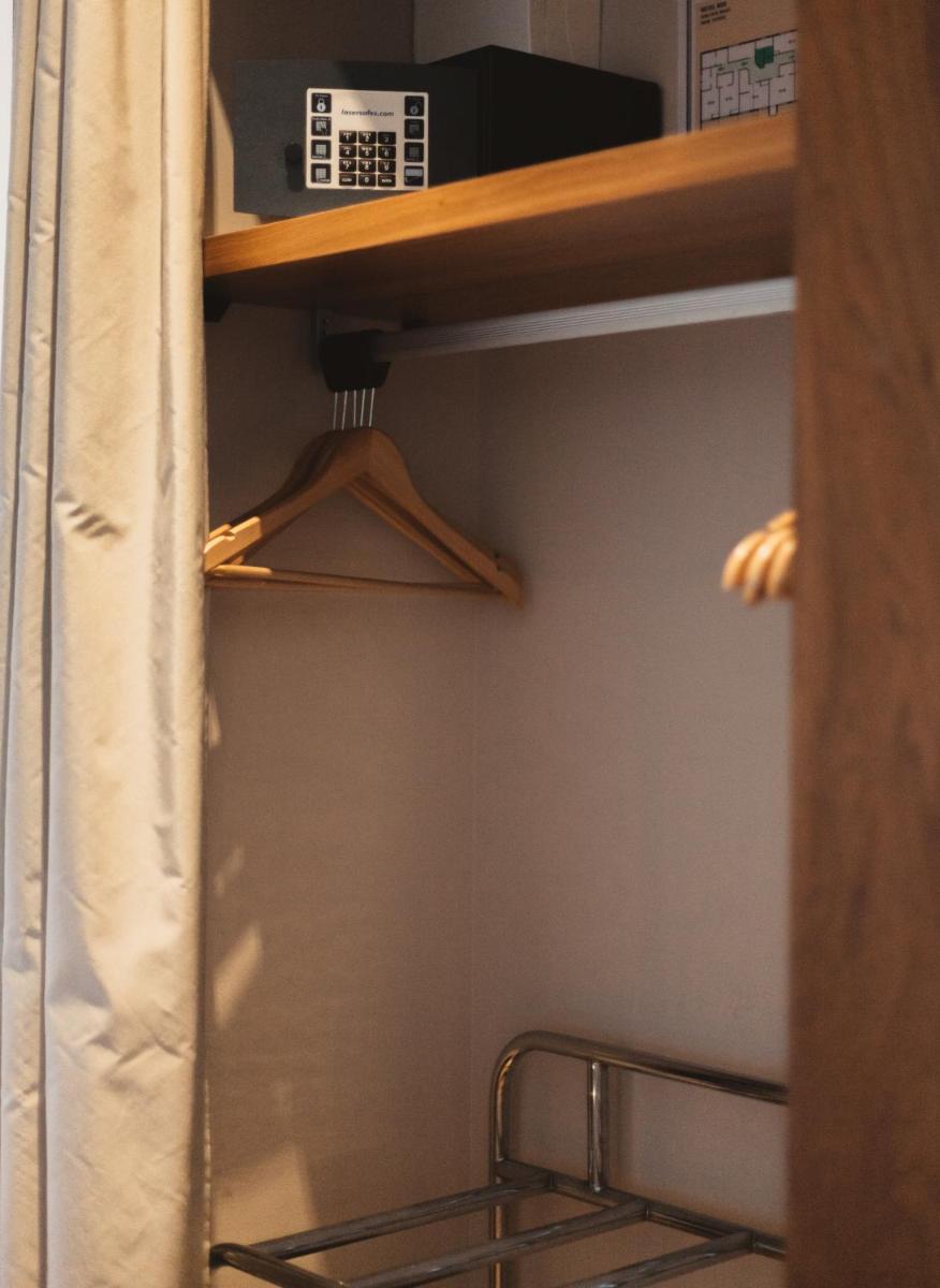 Twin Room Cabin - Photo 3