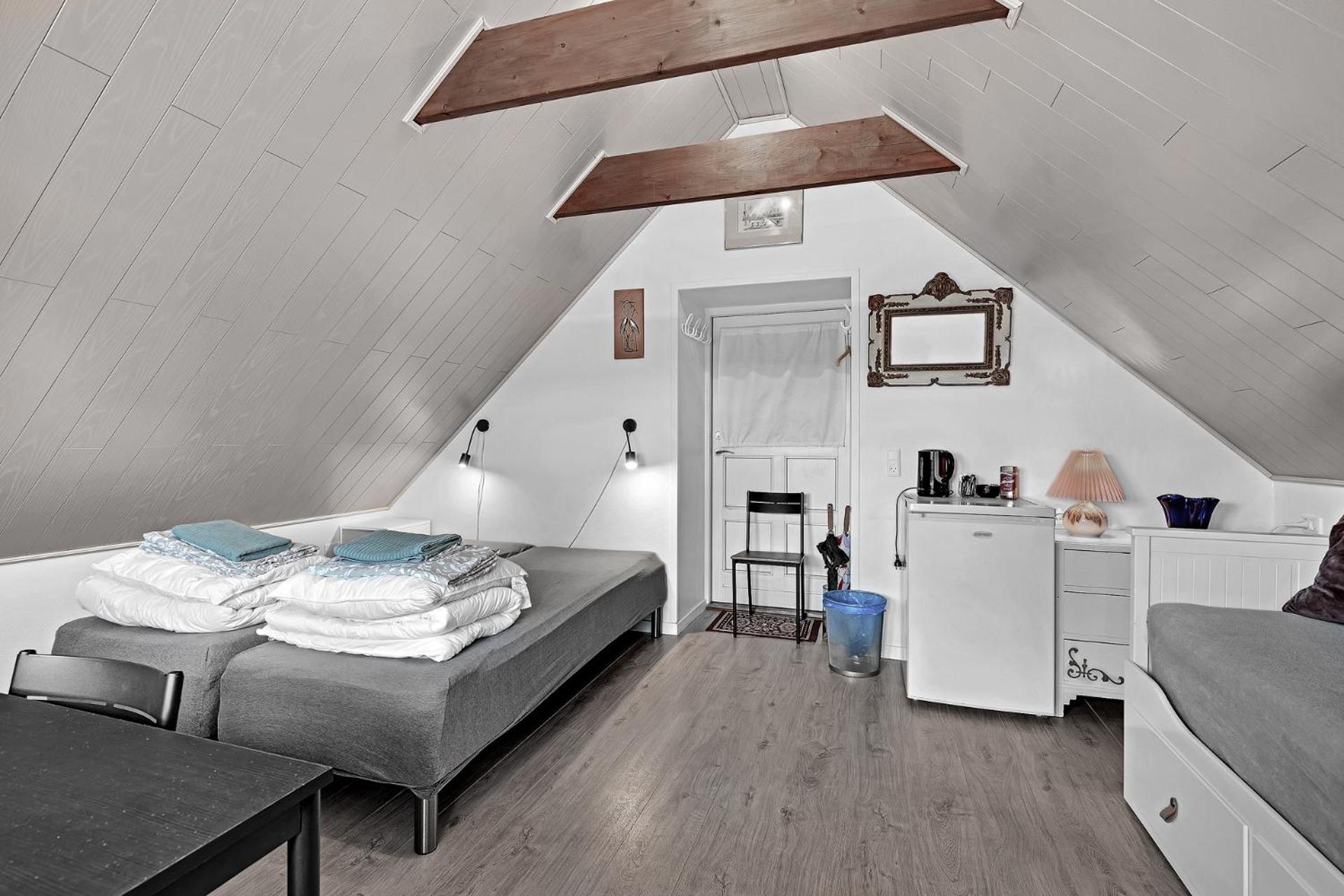 Double Room with Terrace and Shared Bathroom