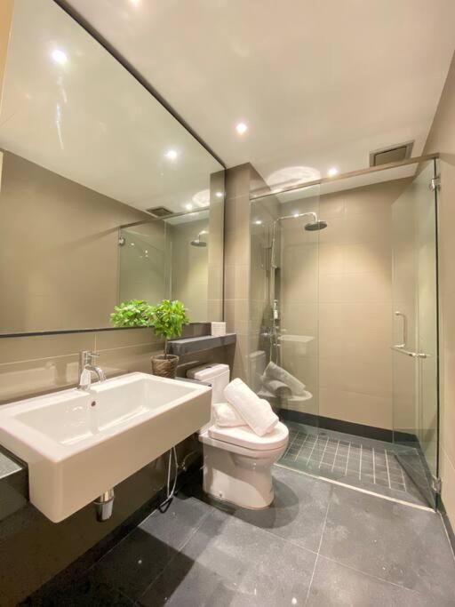 Three-Bedroom Apartment - Photo 16