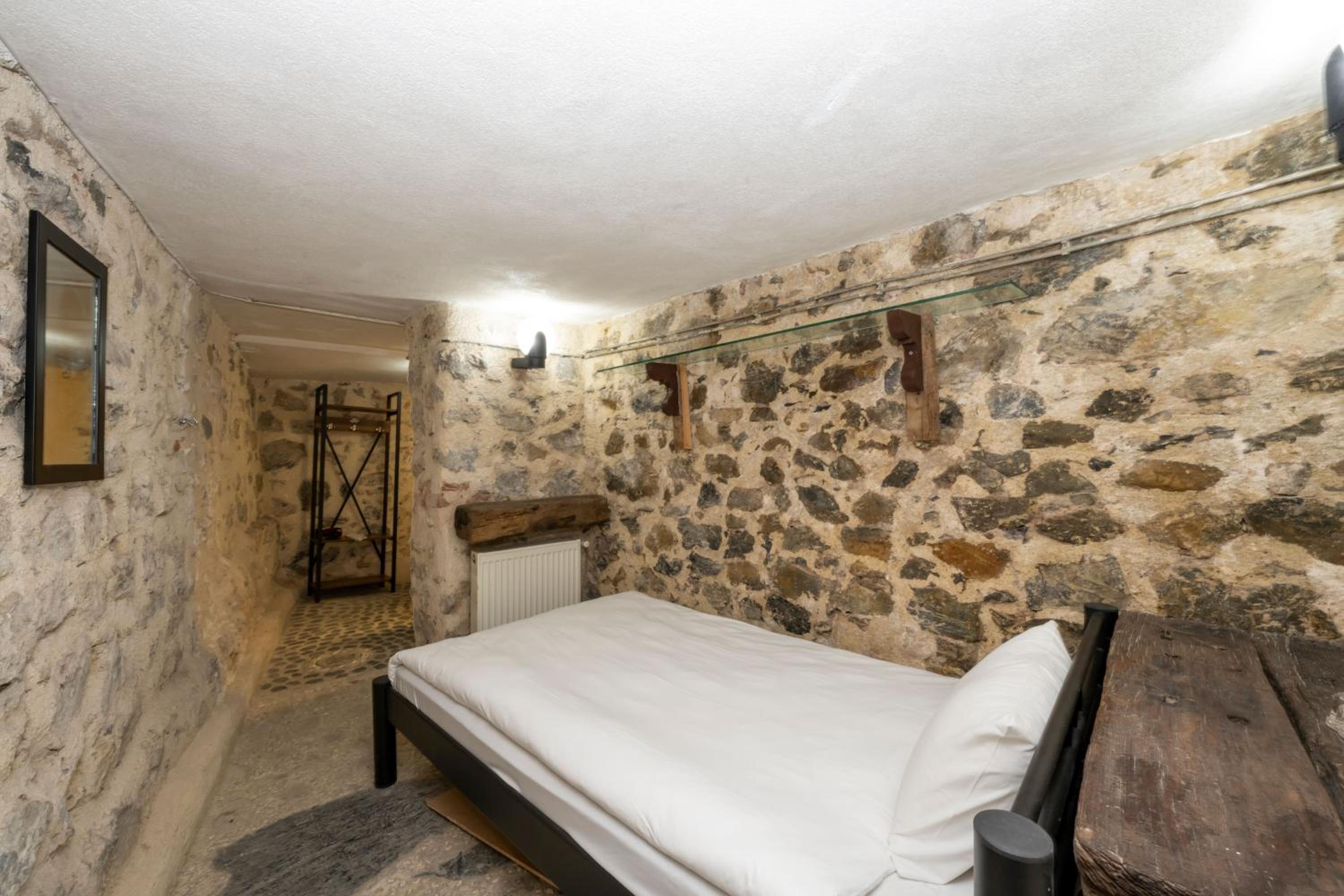 Single Room with Shared Bathroom (basement)