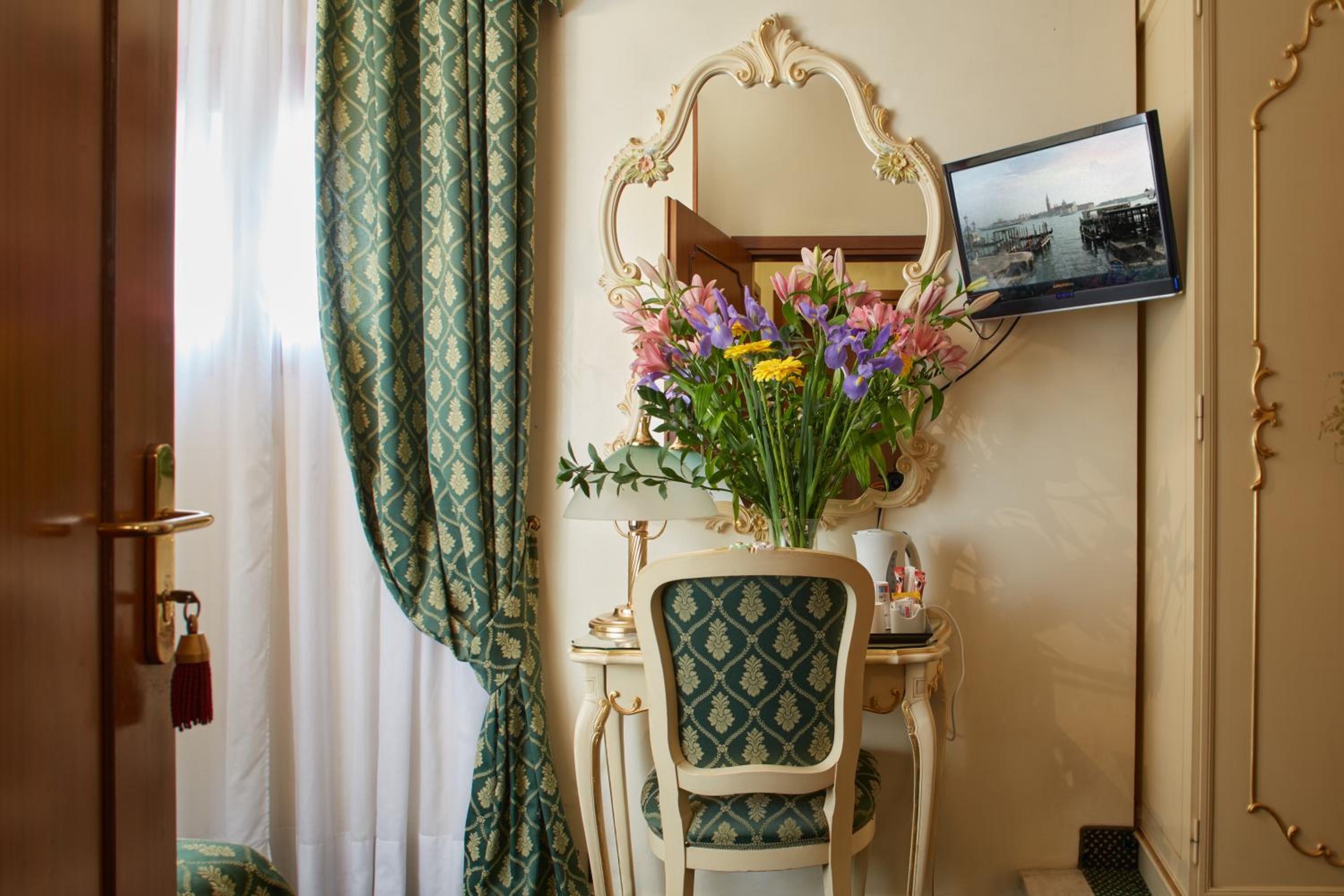 Single Room photo 1
