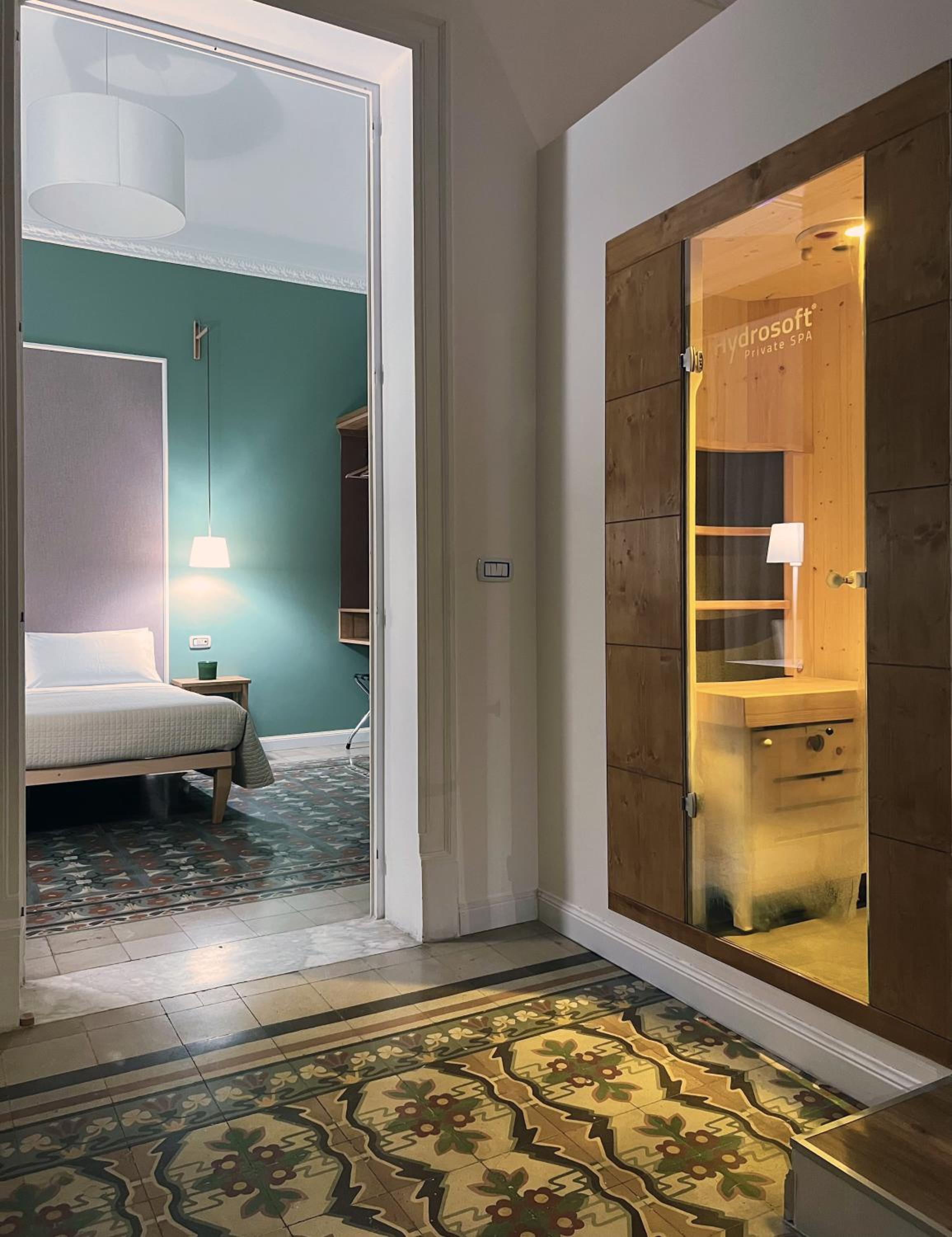 Suite with Spa Bath - Photo 4