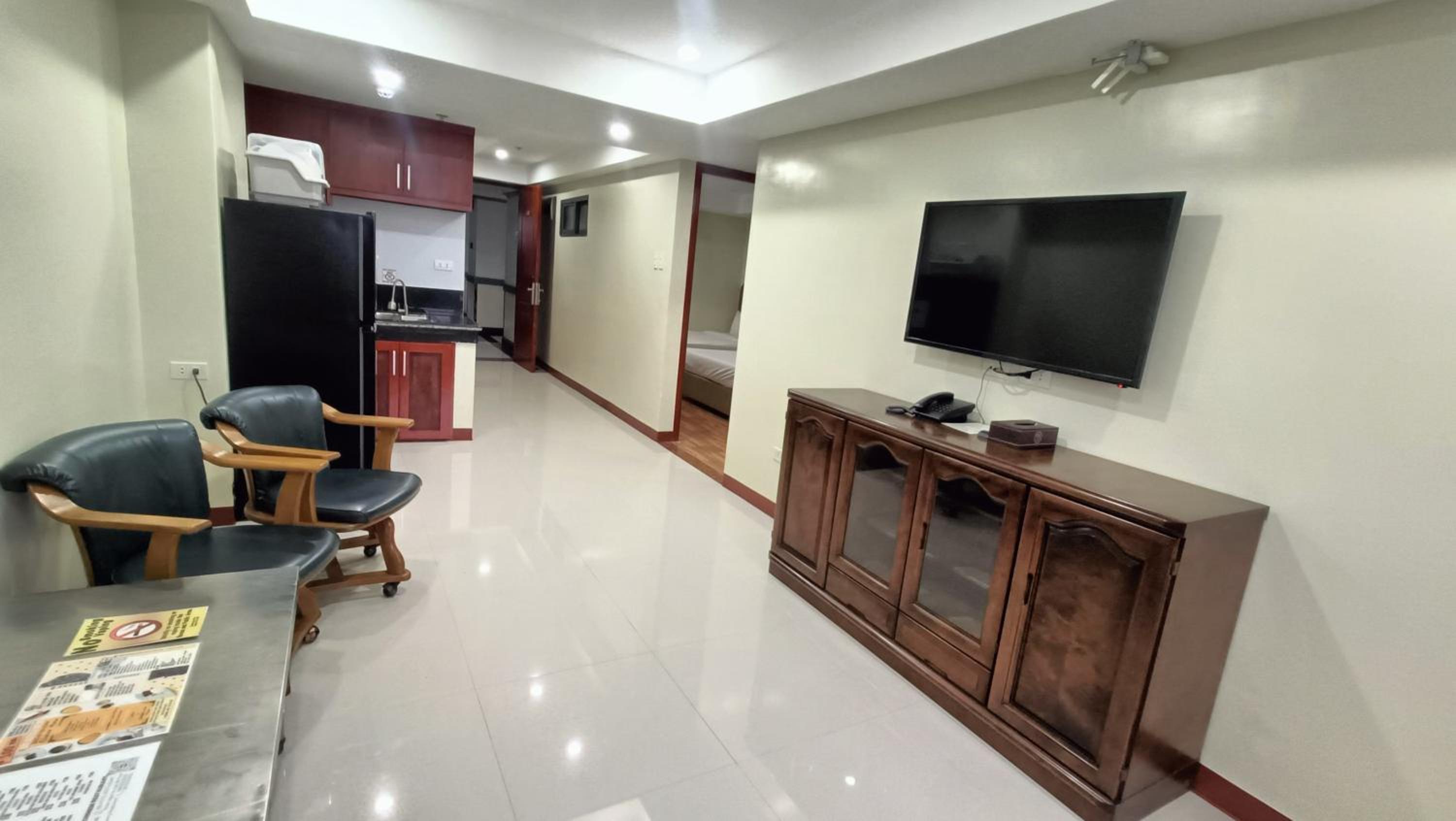 Deluxe Family Suite - Photo 13